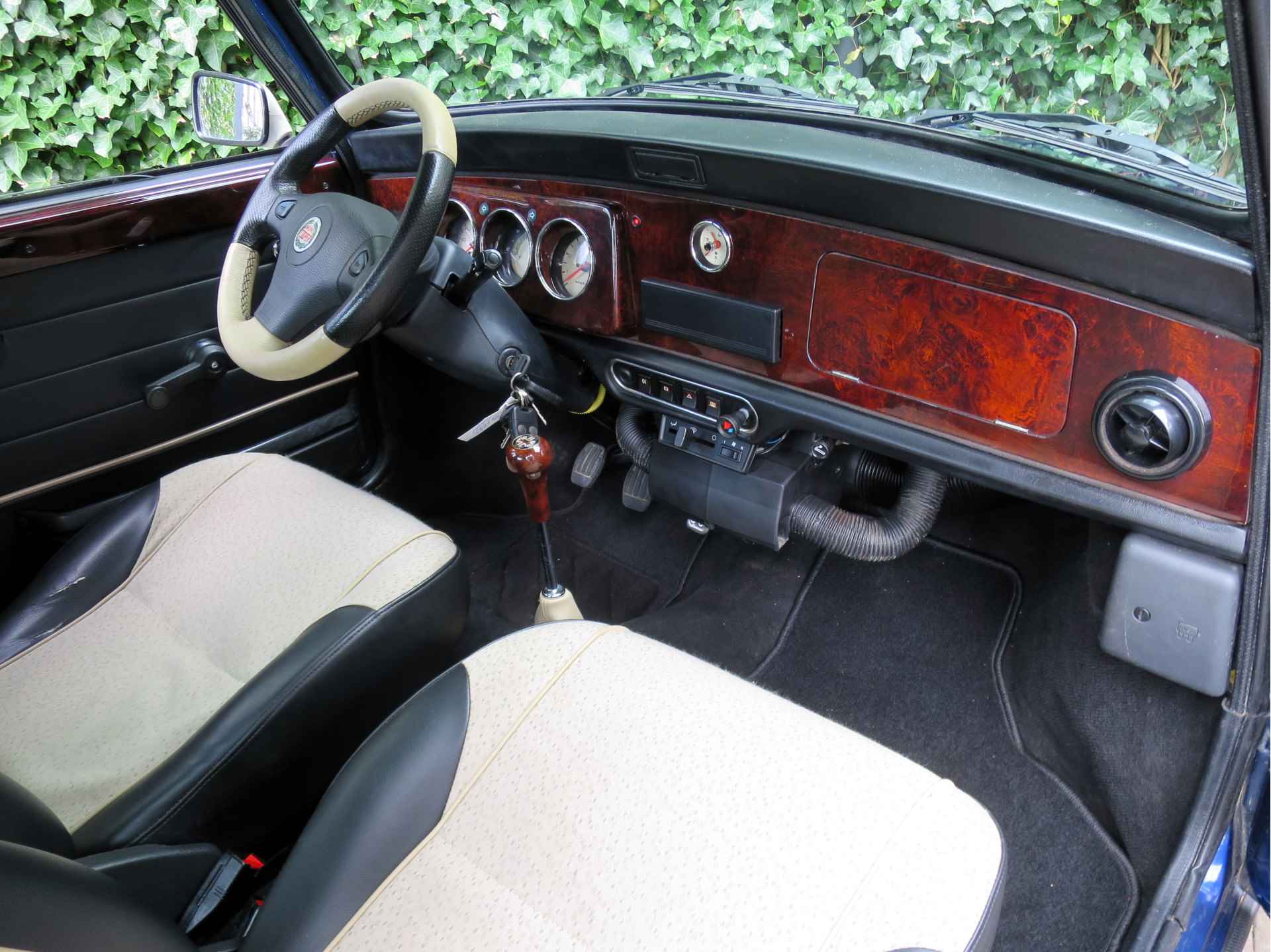 MINI Cooper 1.3 MPI NL-auto, met half leder int., houten dash en 12" - 31/35