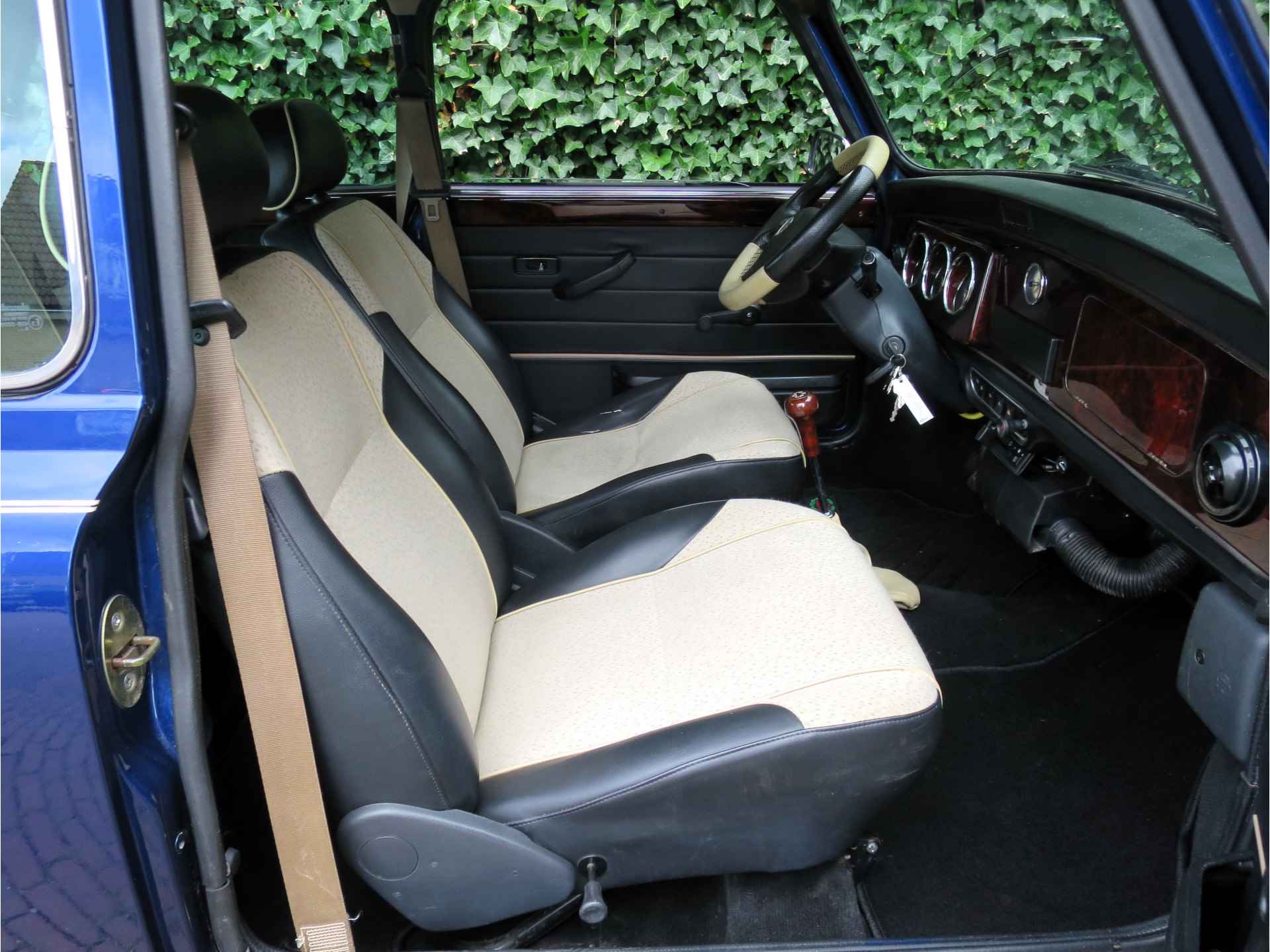 MINI Cooper 1.3 MPI NL-auto, met half leder int., houten dash en 12" - 32/35