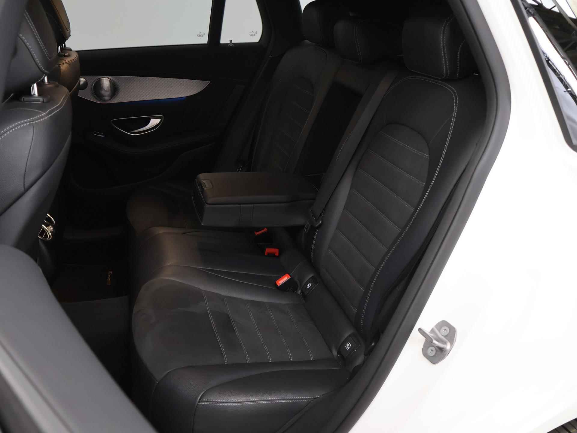 Mercedes-Benz EQC 400 4MATIC 80 kWh AMG in-/exterieur | Trekhaak 1800kg geremd | Schuifdak | Burmester | BTW auto | Dodehoekassistent | Sfeerverlichting | Augmented Reality | Multibeam LED | DAB+ radio - 12/49