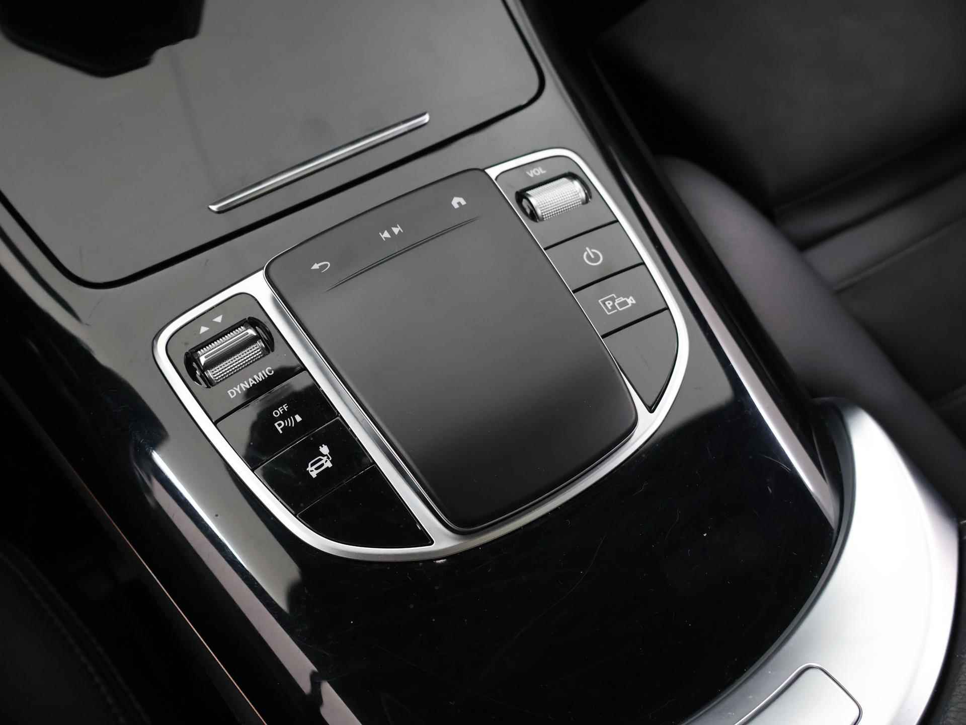 Mercedes-Benz EQC 400 4MATIC 80 kWh AMG in-/exterieur | Trekhaak 1800kg geremd | Schuifdak | Burmester | BTW auto | Dodehoekassistent | Sfeerverlichting | Augmented Reality | Multibeam LED | DAB+ radio - 28/49