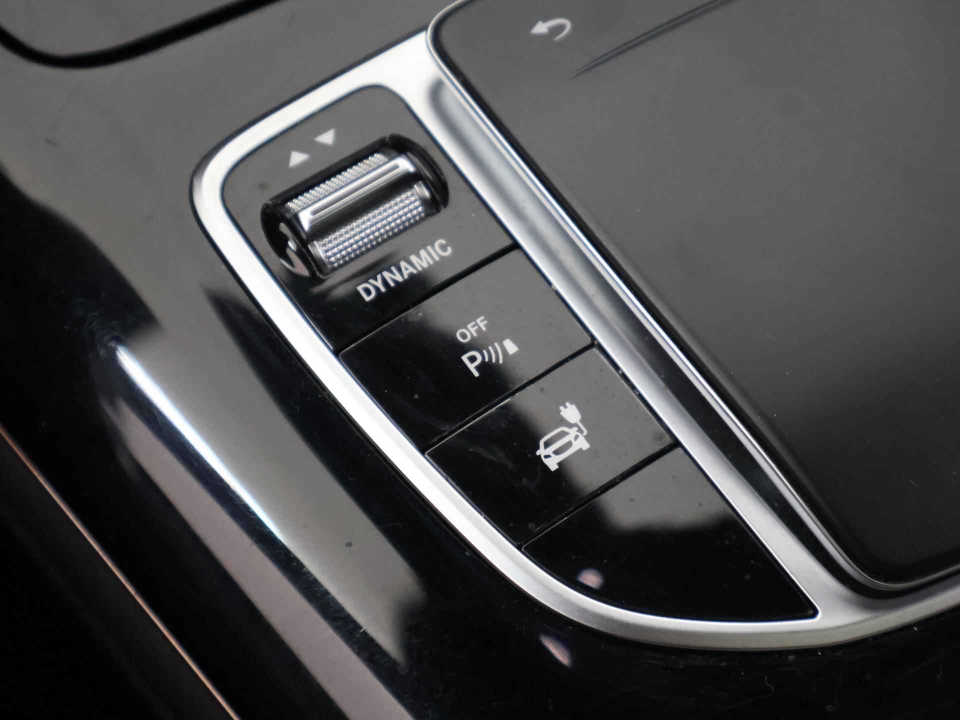 Mercedes-Benz EQC 400 4MATIC 80 kWh AMG in-/exterieur | Trekhaak 1800kg geremd | Schuifdak | Burmester | BTW auto | Dodehoekassistent | Sfeerverlichting | Augmented Reality | Multibeam LED | DAB+ radio - 29/49