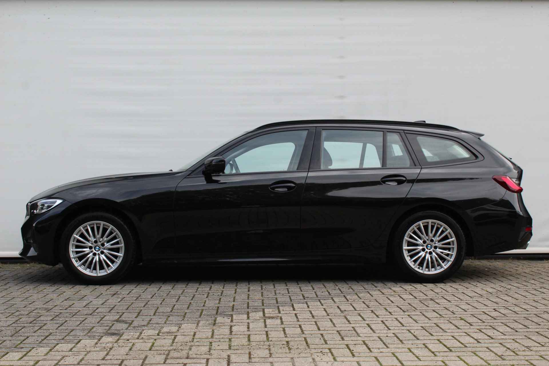 BMW 3 Serie Touring 318i Executive Sport Line Automaat / Sportstoelen / LED / Live Cockpit Professional / PDC voor + achter / Cruise Control - 5/28