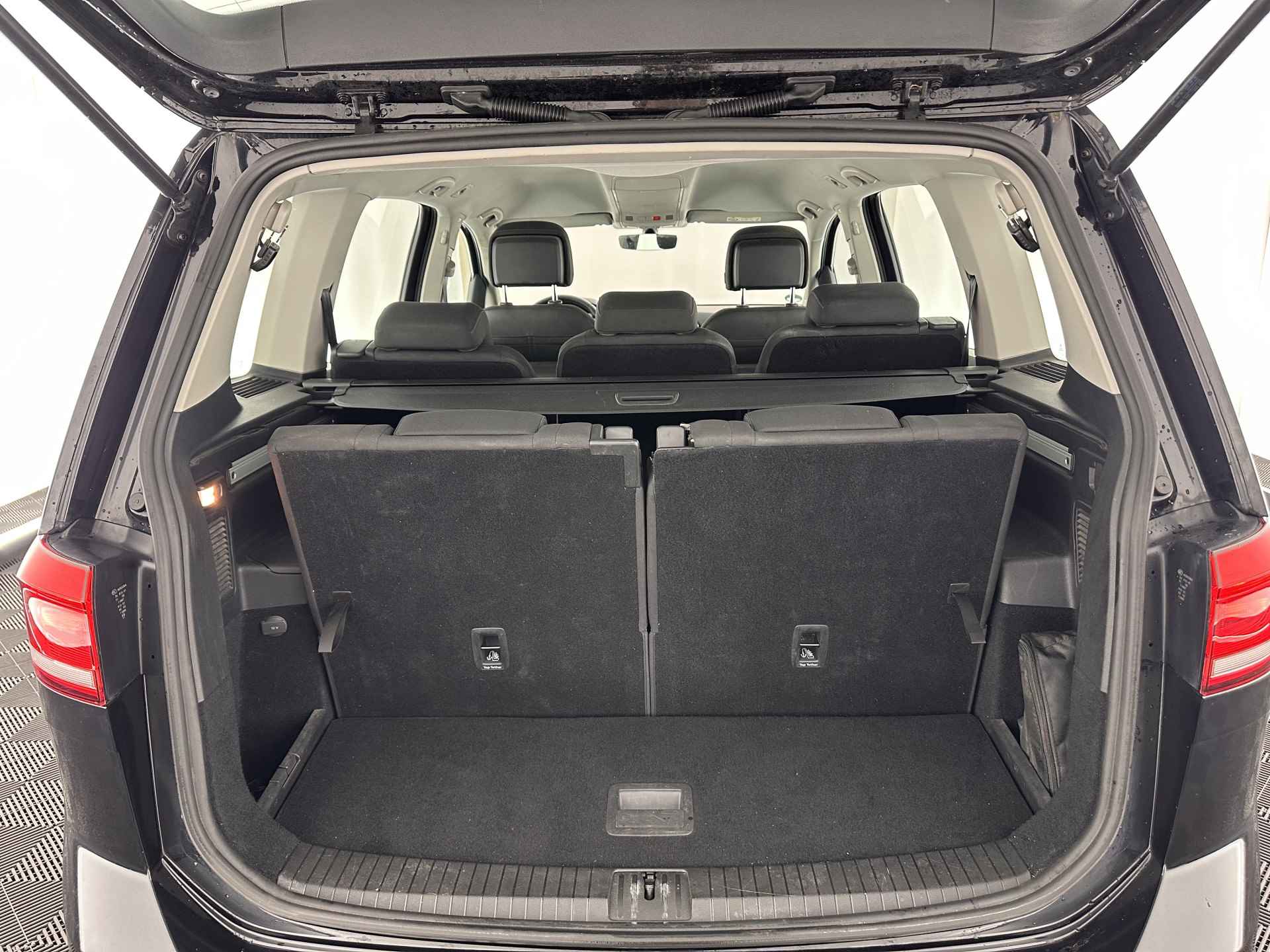 Volkswagen Touran 2.0 TDI Comfortline [ 7-Pers. ] *NAVI-FULLMAP | ADAPTIVE-CRUISE | MICROFIBRE | TOWBAR | ECC | PDC | MASSAGE-COMFORT-SEATS | 16''ALU * - 10/26