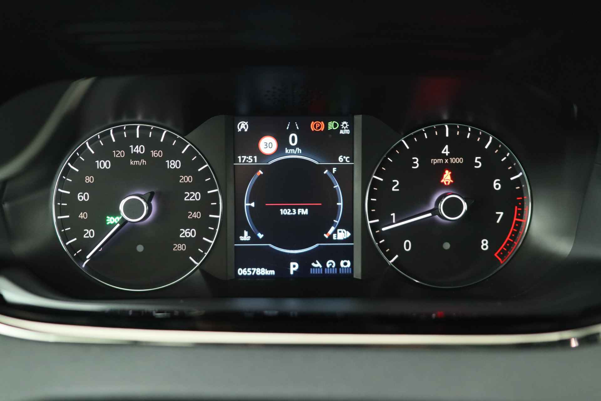 Land Rover Range Rover Evoque 2.0 P200 AWD R-Dynamic SE | LED | Panorama Dak | Memory Zetels | Camera | Leder | Navi | Stoel/Stuur Verwarming | Clima - 8/40