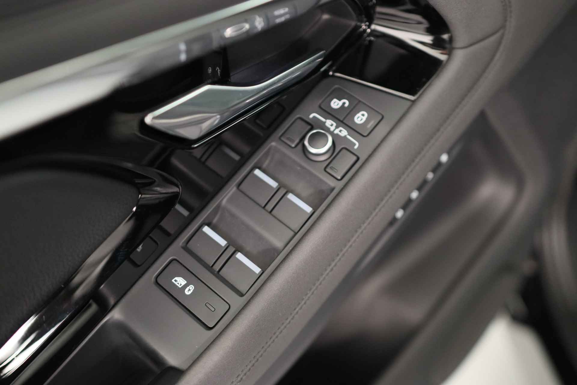 Land Rover Range Rover Evoque 2.0 P200 AWD R-Dynamic SE | LED | Panorama Dak | Memory Zetels | Camera | Leder | Navi | Stoel/Stuur Verwarming | Clima - 26/40
