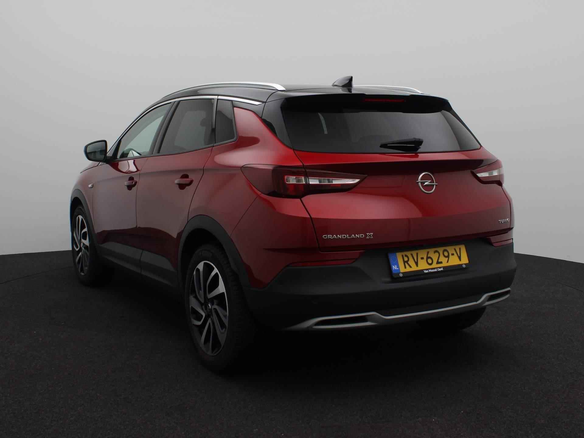 Opel Grandland X 1.2 Turbo Innovation | 130pk | Leder | Stoel/Stuurverwarming | 360° Camera | Navigatie | 84.000km! | - 3/30