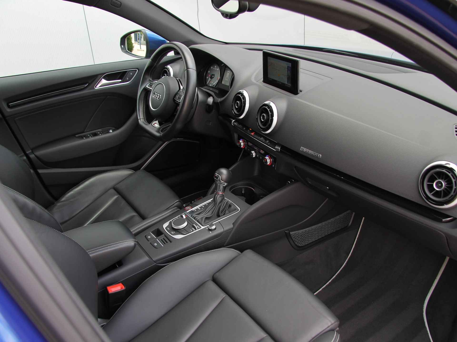 Audi S3 Sportback 2.0 TFSI S-tronic quattro | Pano dak | Schaalstoelen | B&O | Magnetic ride - 24/47