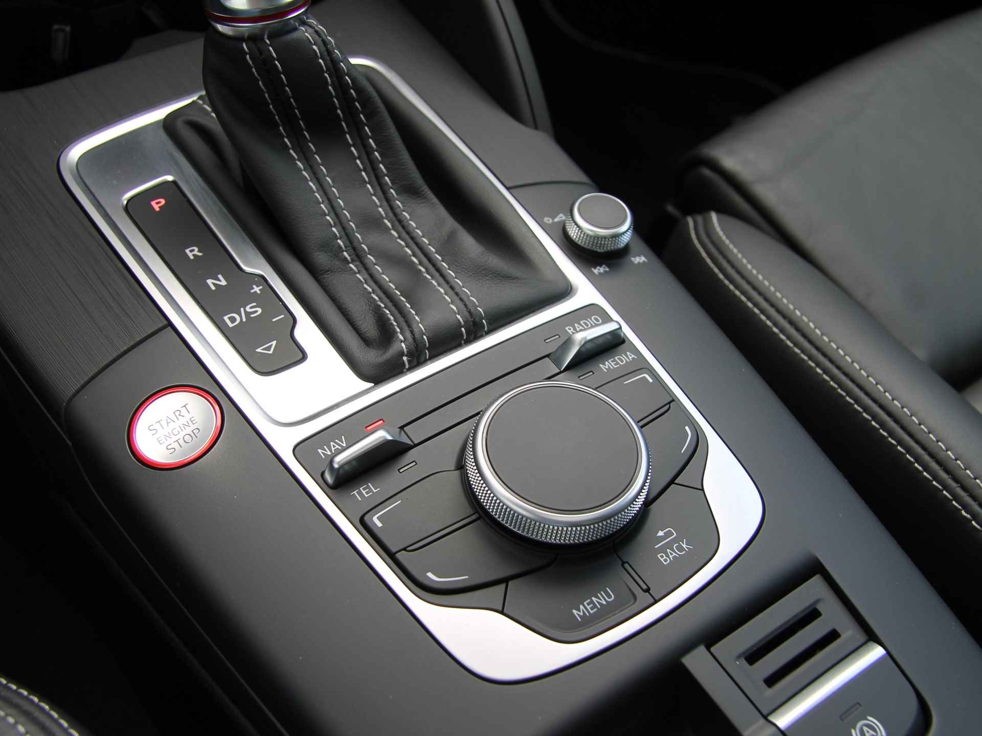 Audi S3 Sportback 2.0 TFSI S-tronic quattro | Pano dak | Schaalstoelen | B&O | Magnetic ride - 30/47