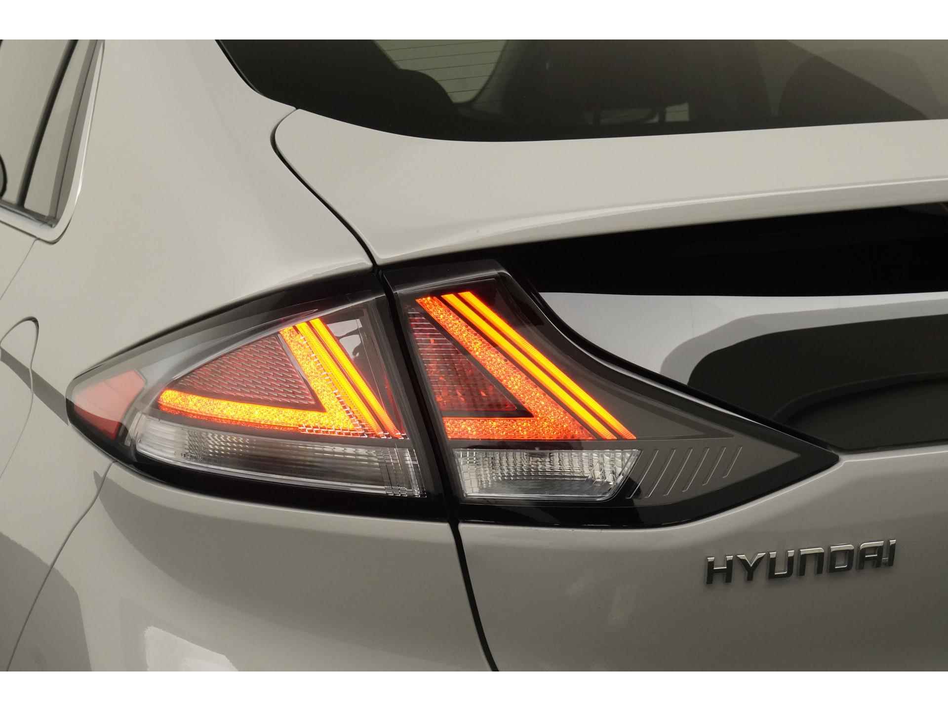 Hyundai IONIQ 1.6 GDi PHEV Premium Sky | Schuifdak | Plug-In | Zondag Open! - 25/50
