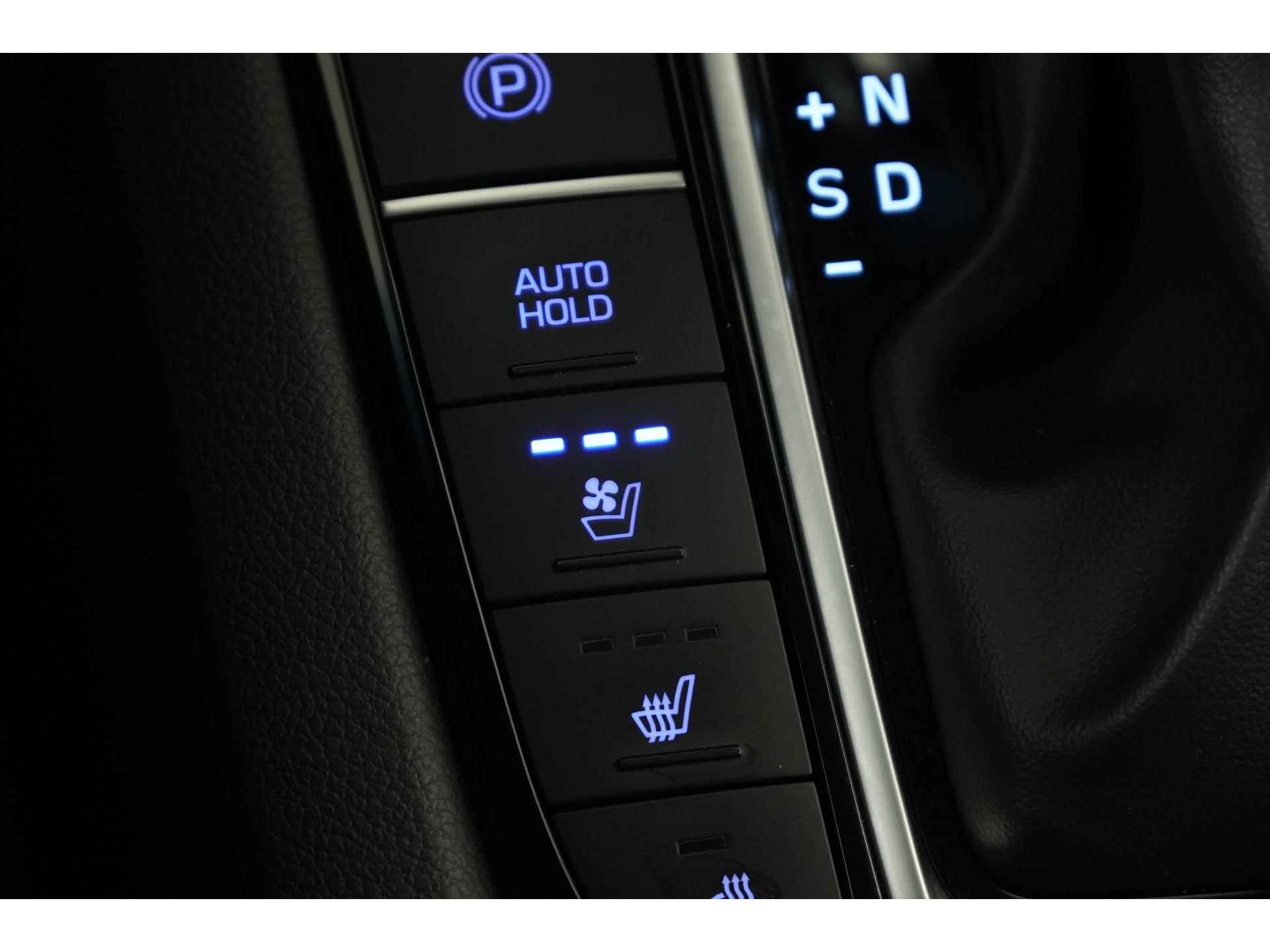 Hyundai IONIQ 1.6 GDi PHEV Premium Sky | Schuifdak | Plug-In | Zondag Open! - 42/50