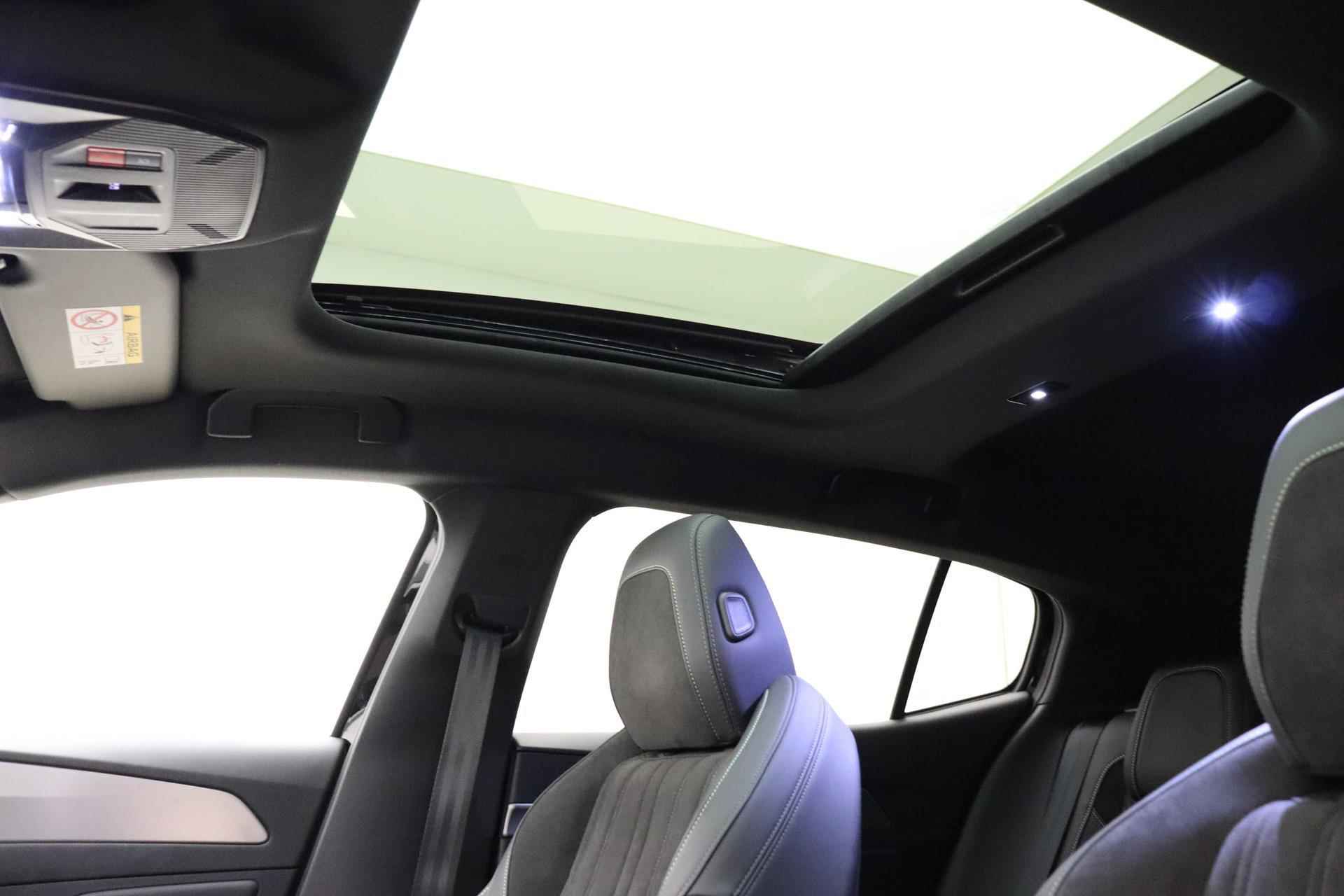 Peugeot 408 1.6 HYbrid GT 180 PK | Automaat | Panorama dak | Elektrische stoelen | Handsfree achterklep | Camera | Navigatie | Cruise Control | Voorraad - 30/40