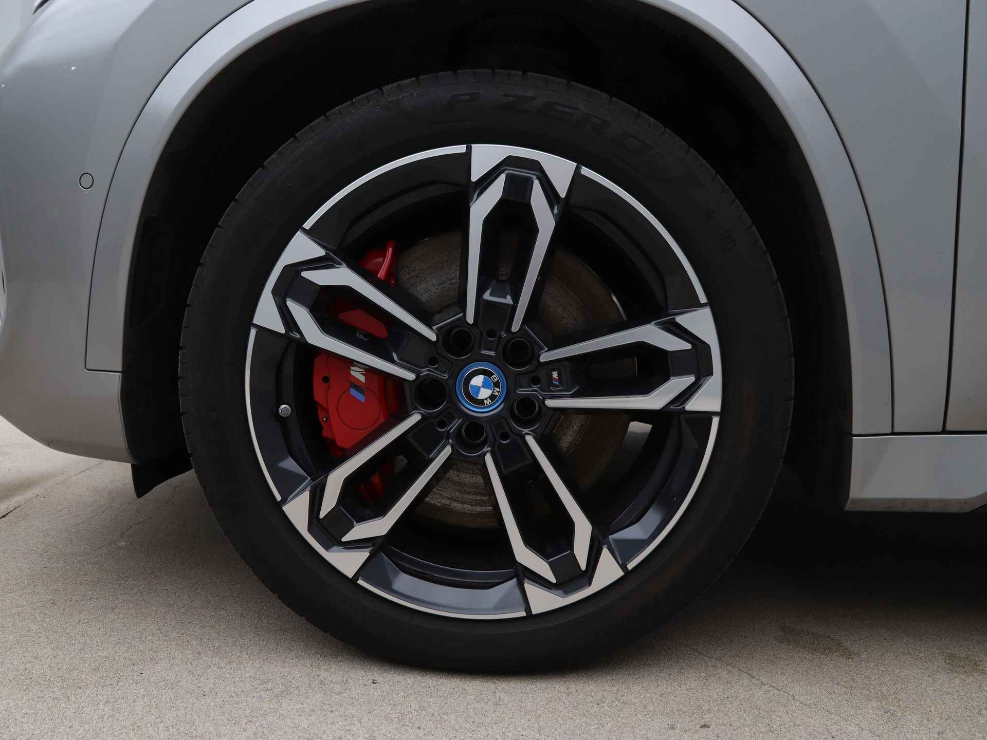 BMW iX1 xDrive30 Launch Edition 67 kWh - 20/26