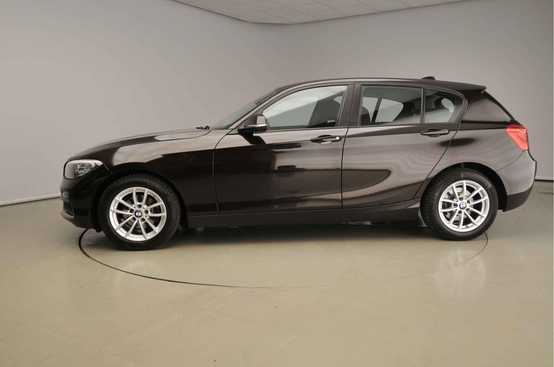 BMW 1 Serie 5-deurs 116i LED / Navigatie / Servo / Clima / PDC / Cruise controle / Alu 16 inch - 2/33