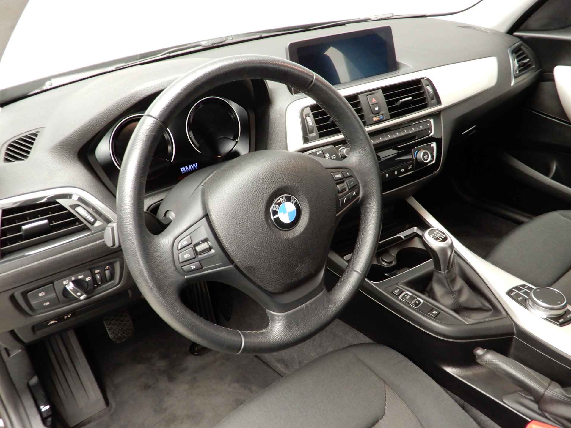 BMW 1 Serie 5-deurs 116i LED / Navigatie / Servo / Clima / PDC / Cruise controle / Alu 16 inch - 6/33