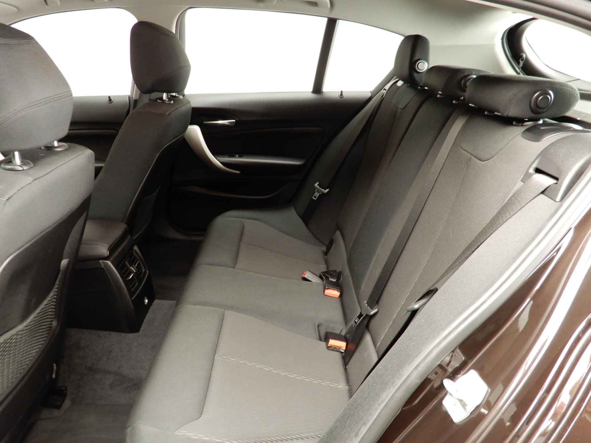 BMW 1 Serie 5-deurs 116i LED / Navigatie / Servo / Clima / PDC / Cruise controle / Alu 16 inch - 8/33