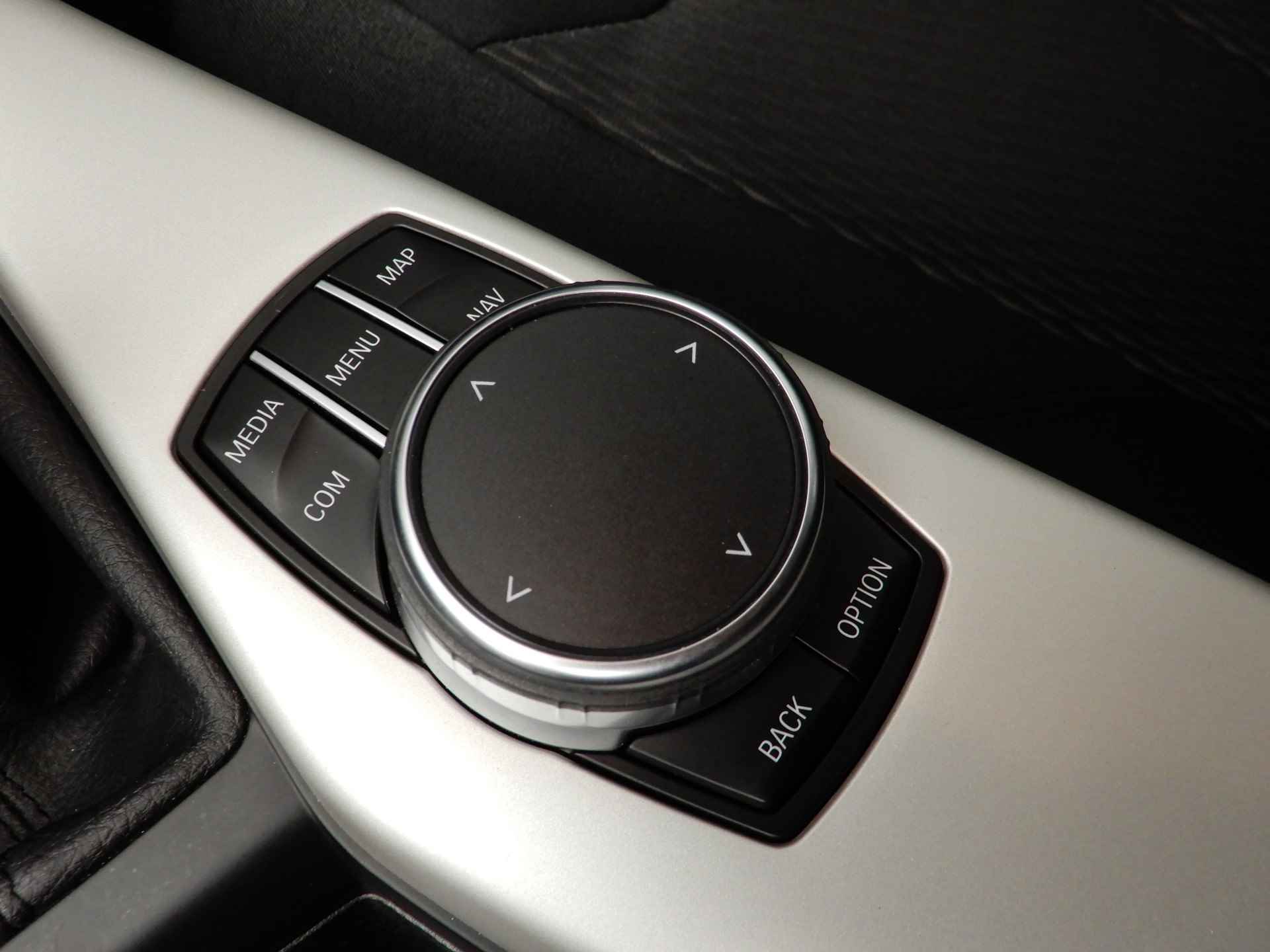 BMW 1 Serie 5-deurs 116i LED / Navigatie / Servo / Clima / PDC / Cruise controle / Alu 16 inch - 20/33