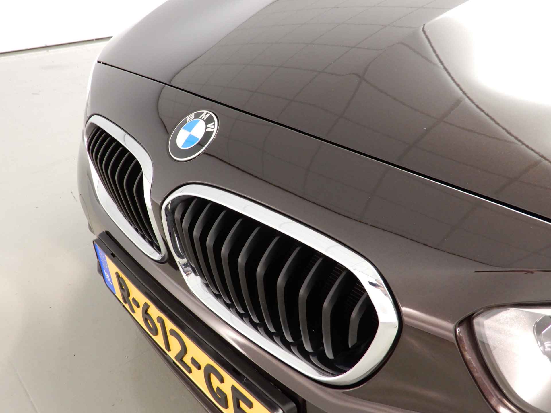BMW 1 Serie 5-deurs 116i LED / Navigatie / Servo / Clima / PDC / Cruise controle / Alu 16 inch - 32/33