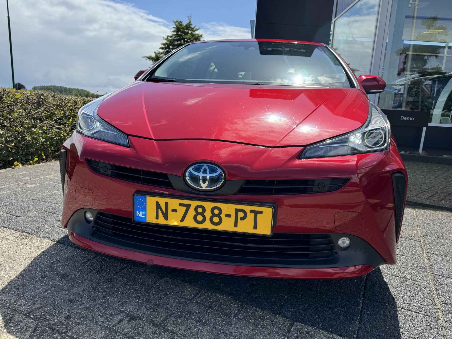 Toyota Prius 1.8 Dynamic | LM Velgen | Navigatie | Trekhaak | Unieke Kleur | Camera Achter | Sensoren | Enz... - 3/29