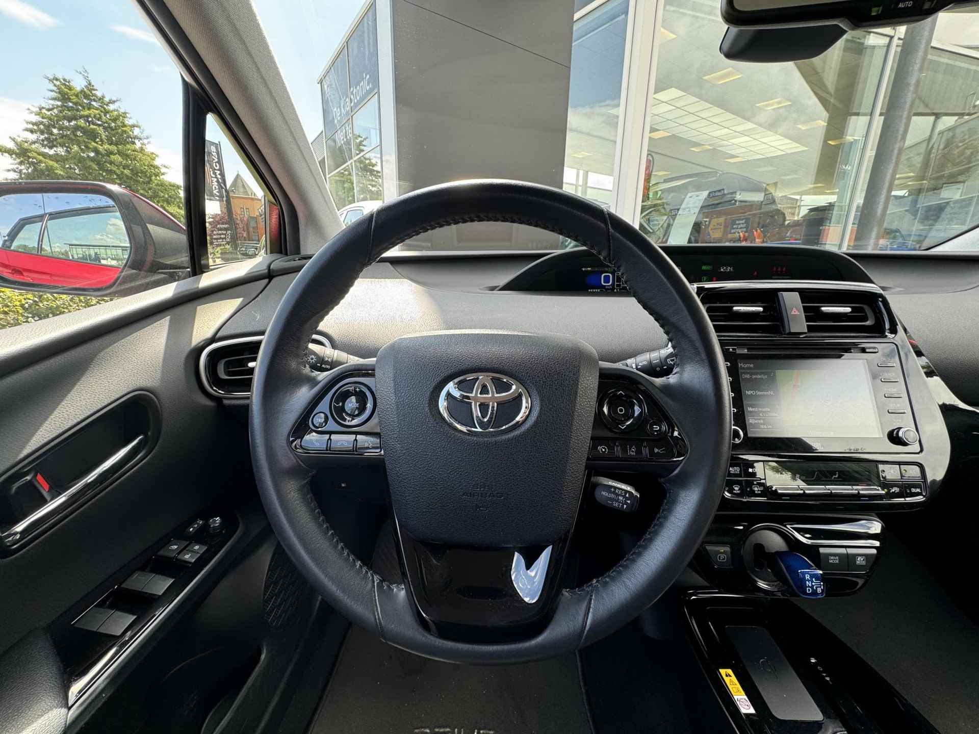 Toyota Prius 1.8 Dynamic | LM Velgen | Navigatie | Trekhaak | Unieke Kleur | Camera Achter | Sensoren | Enz... - 11/29