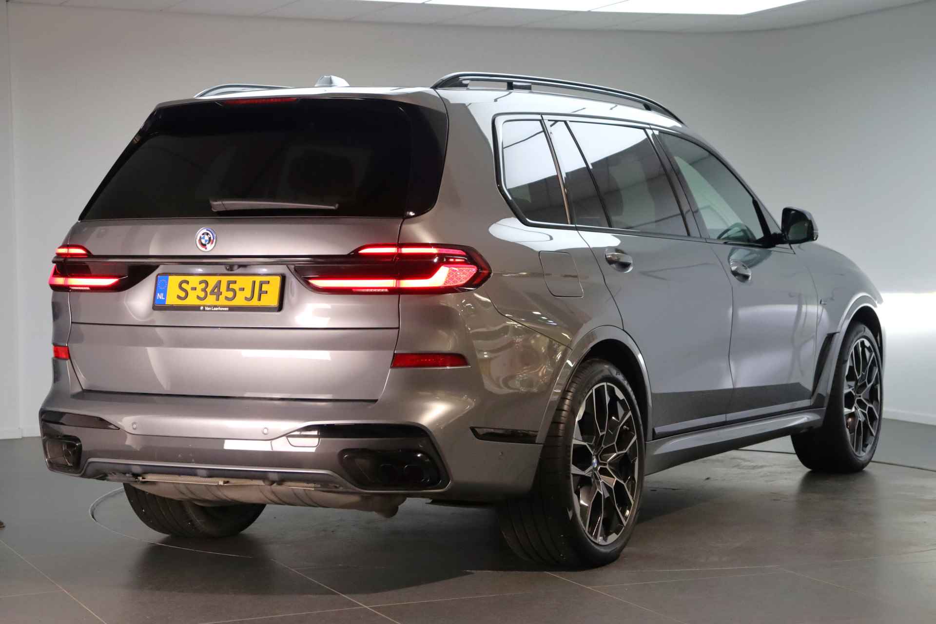 BMW X7 xDrive40i High Executive M Sport Automaat / Panoramadak Sky Lounge / Trekhaak / Active Steering / Stoelventilatie / Massagefunctie / Harman Kardon / Live Cockpit Professional - 4/51