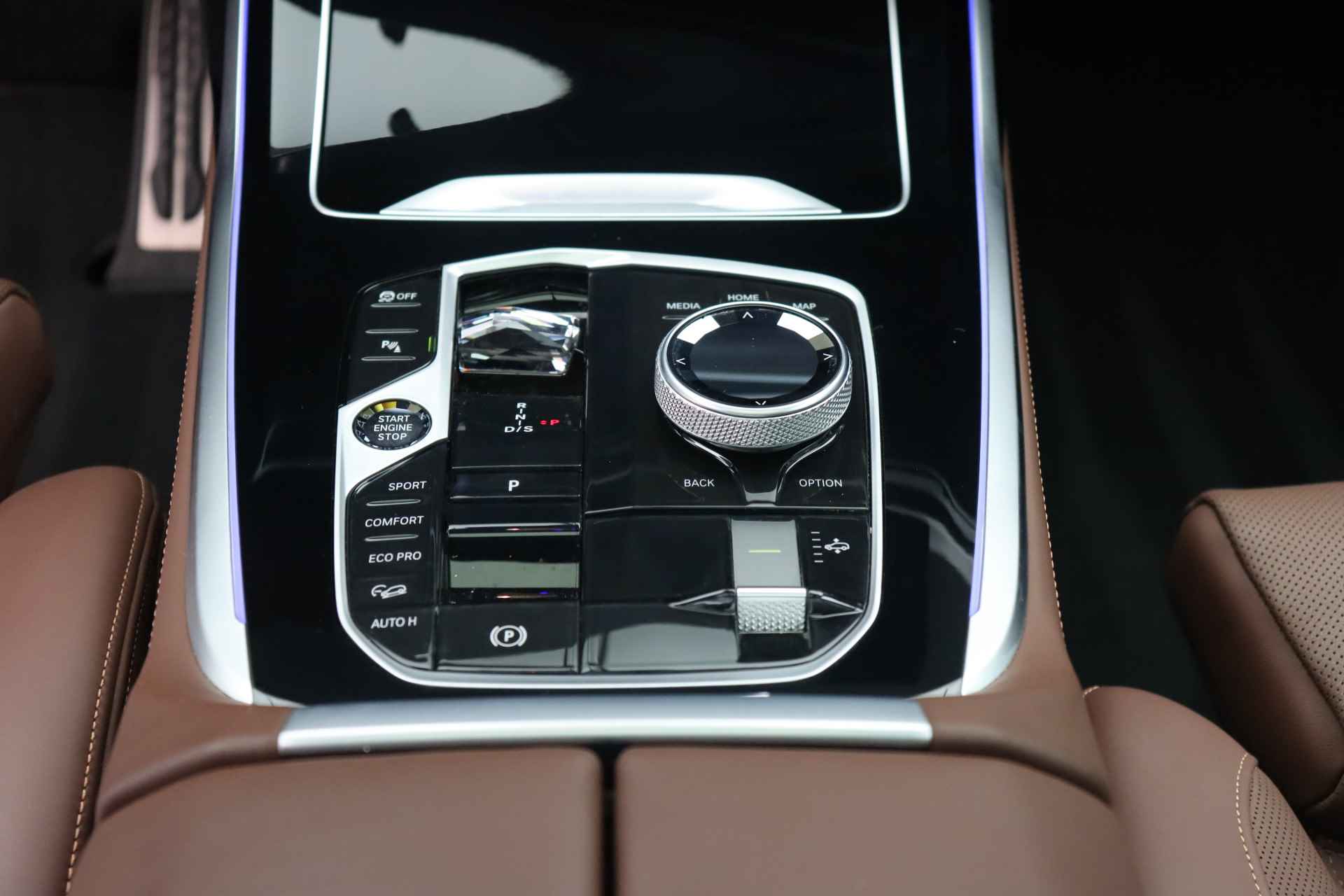 BMW X7 xDrive40i High Executive M Sport Automaat / Panoramadak Sky Lounge / Trekhaak / Active Steering / Stoelventilatie / Massagefunctie / Harman Kardon / Live Cockpit Professional - 36/51