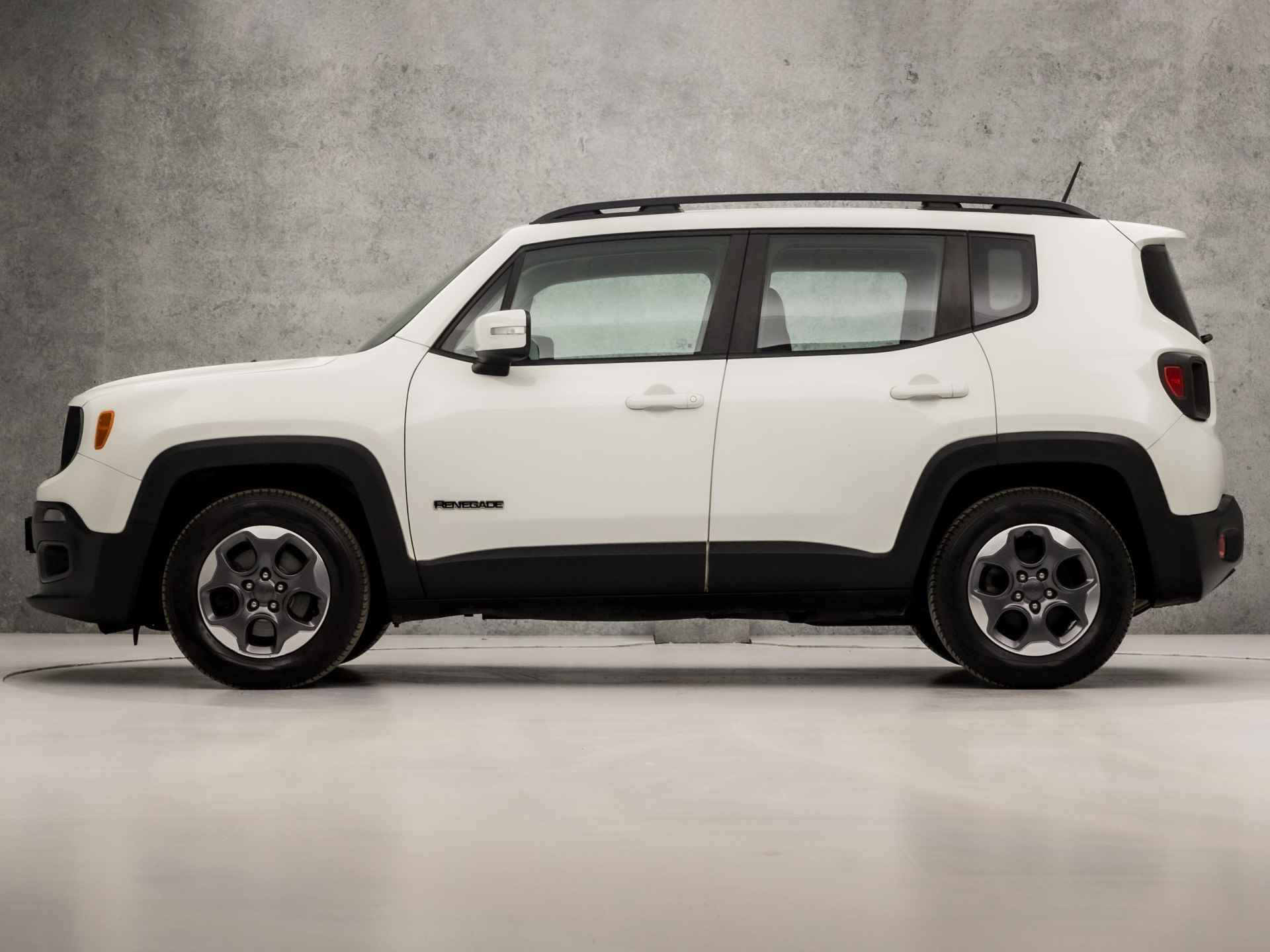 Jeep Renegade 1.6 E-Torq Sport (SCHERM, BLUETOOTH, NIEUWE APK, SPORTSTOELEN, CRUISE, LM VELGEN, ELEK PAKKET, NIEUWSTAAT) - 2/37