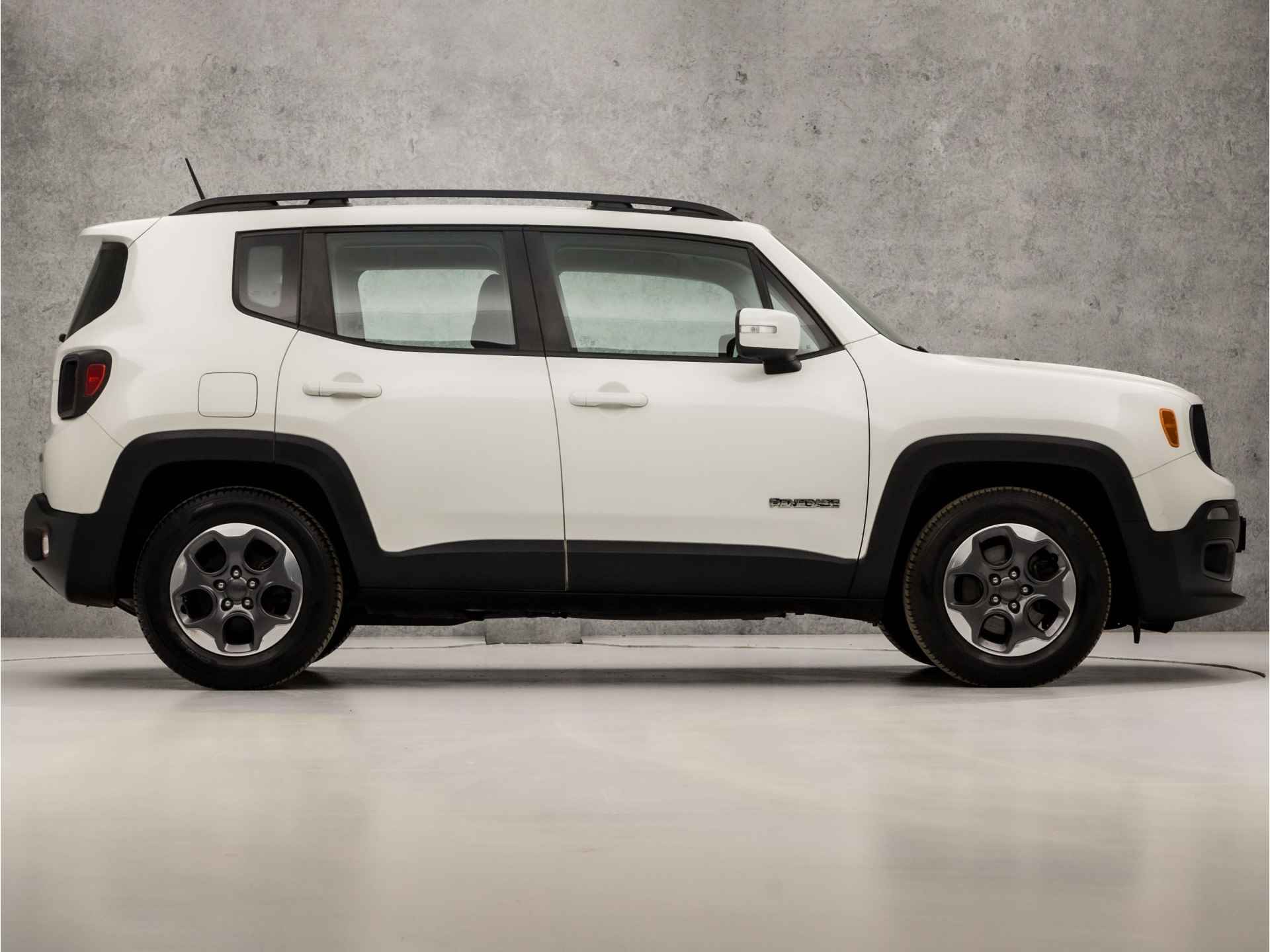 Jeep Renegade 1.6 E-Torq Sport (SCHERM, BLUETOOTH, NIEUWE APK, SPORTSTOELEN, CRUISE, LM VELGEN, ELEK PAKKET, NIEUWSTAAT) - 4/37