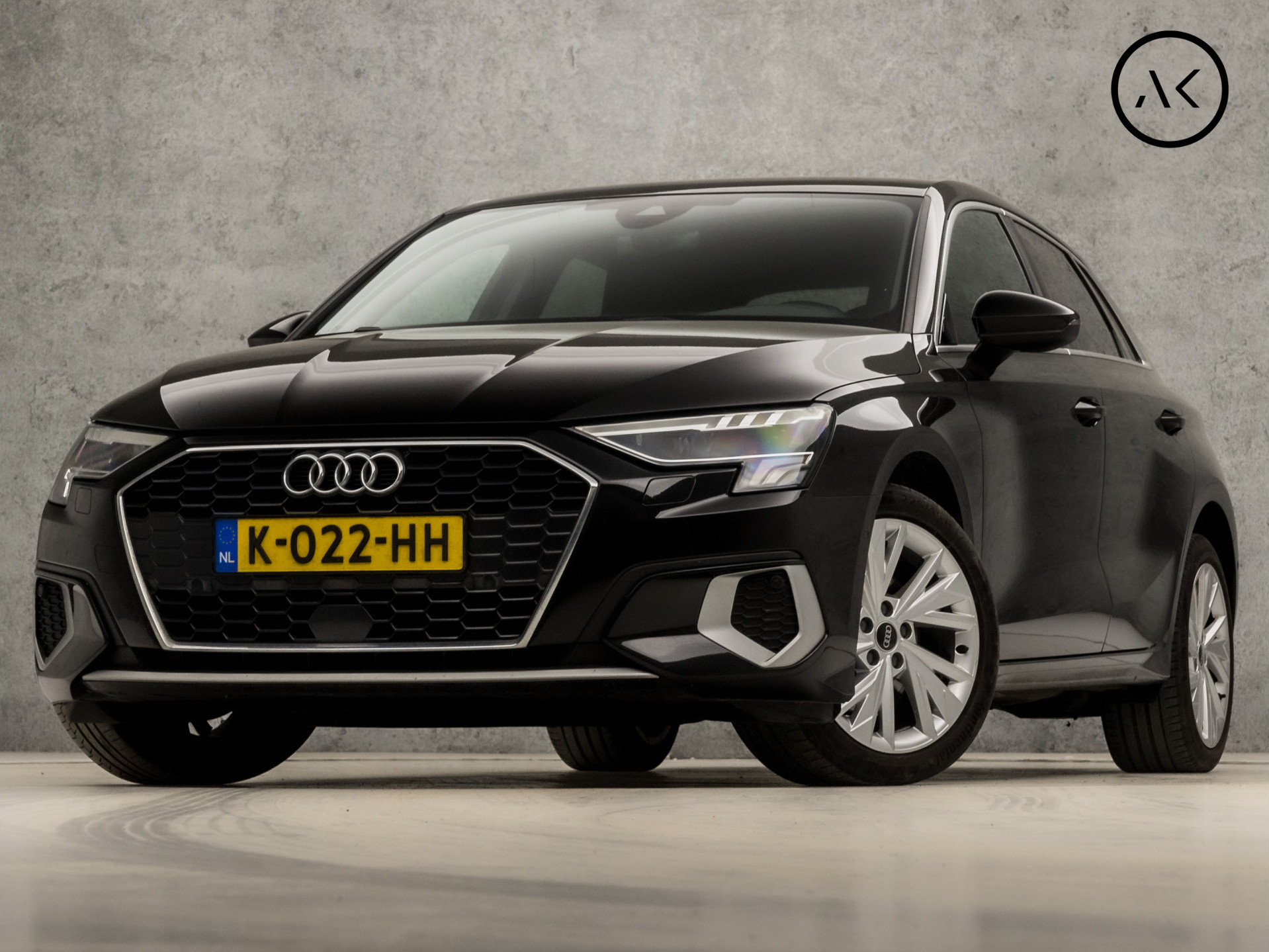 Audi A3 Sportback 30 TFSI Sportline Automaat (APPLE CARPLAY, GROOT NAVI, STOELVERWARMING, CAMERA, MATRIX LED, SPORTSTOELEN, GETINT GLAS, KEYLESS, PARKEER ASSISTENT, NIEUWE APK, NIEUWSTAAT)