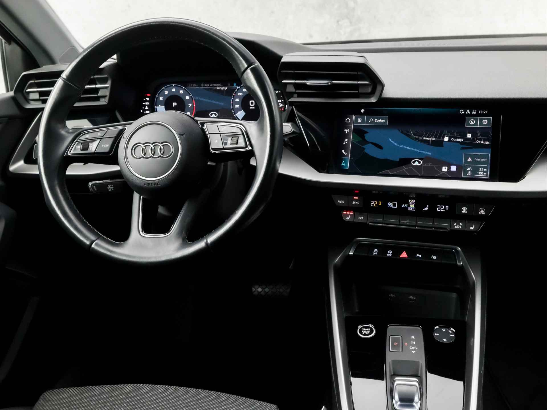 Audi A3 Sportback 30 TFSI Sportline Automaat (APPLE CARPLAY, GROOT NAVI, STOELVERWARMING, CAMERA, MATRIX LED, SPORTSTOELEN, GETINT GLAS, KEYLESS, PARKEER ASSISTENT, NIEUWE APK, NIEUWSTAAT) - 7/38