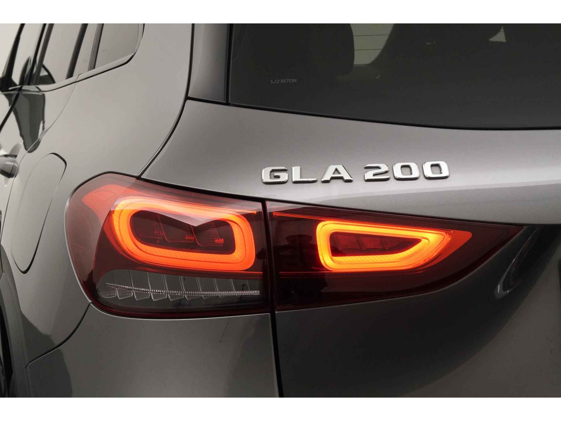 Mercedes-Benz GLA 200 AMG Night | Panoramadak | Elek klep | Camera | LED High Performance |  Zondag Open! - 22/38