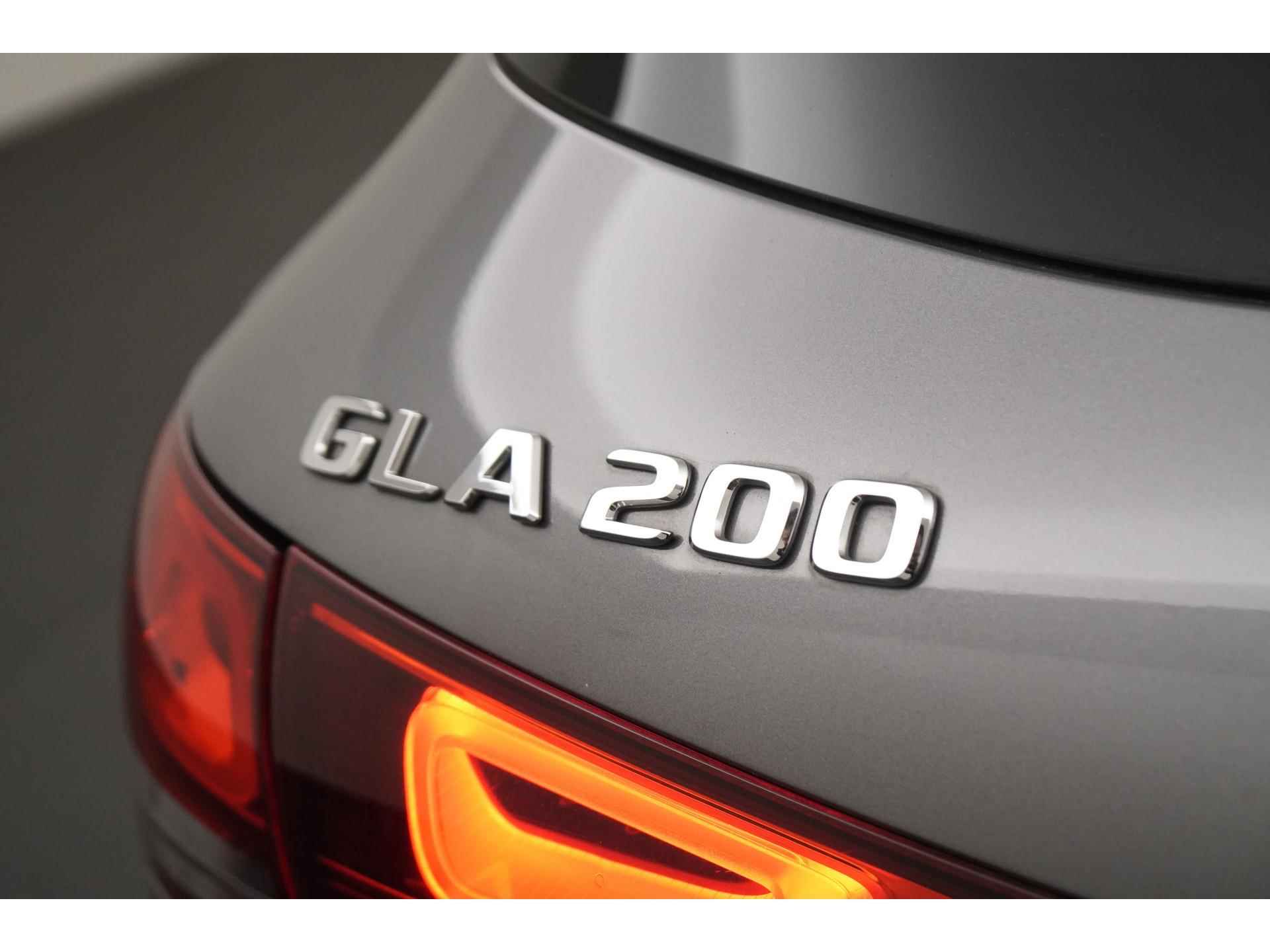 Mercedes-Benz GLA 200 AMG Night | Panoramadak | Elek klep | Camera | LED High Performance |  Zondag Open! - 24/38