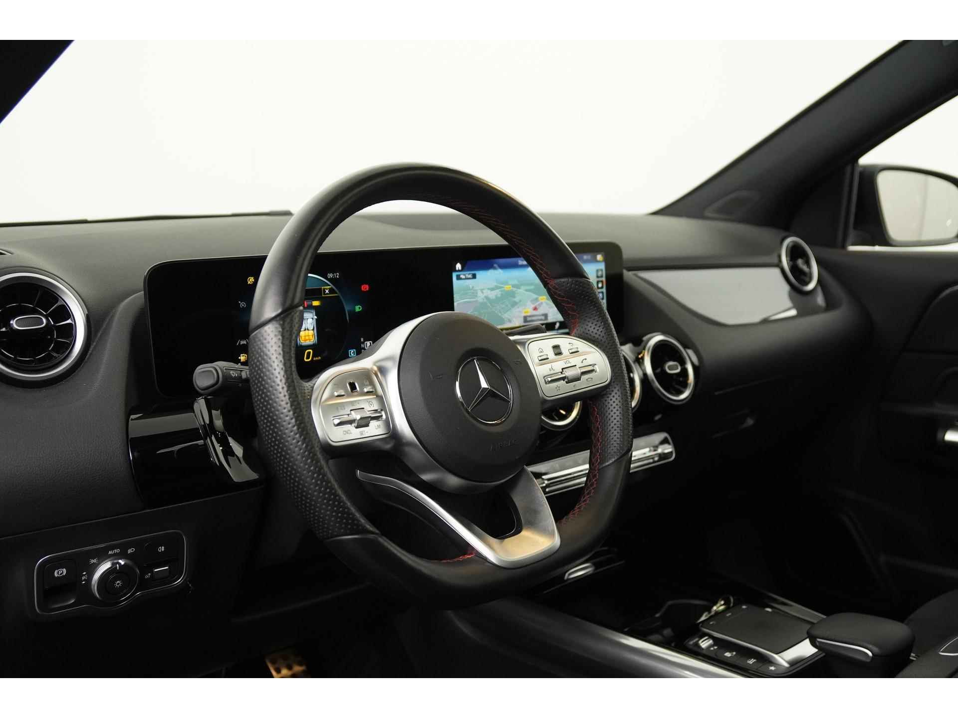 Mercedes-Benz GLA 200 AMG Night | Panoramadak | Elek klep | Camera | LED High Performance |  Zondag Open! - 35/38