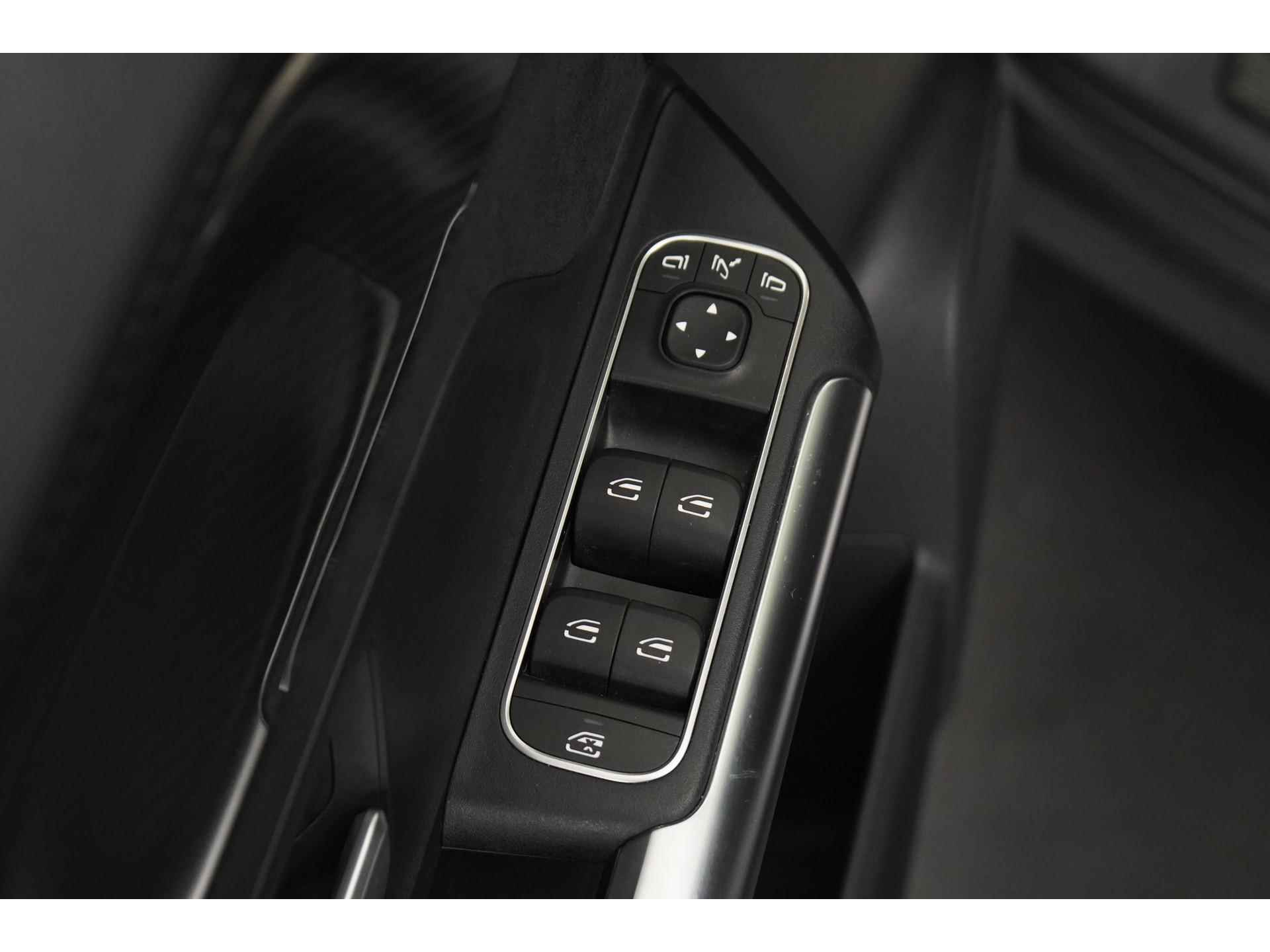 Mercedes-Benz GLA 200 AMG Night | Panoramadak | Elek klep | Camera | LED High Performance |  Zondag Open! - 36/38