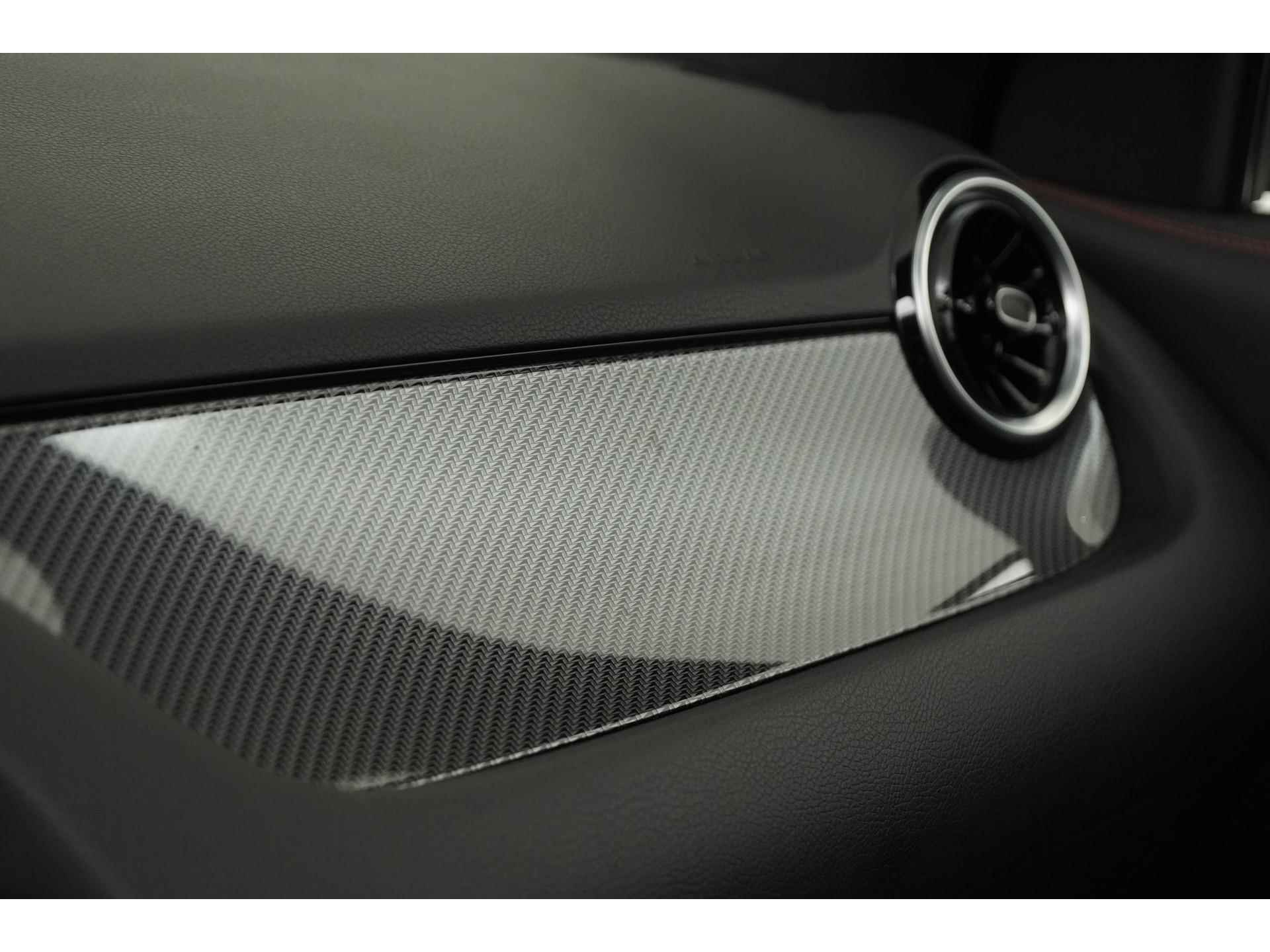 Mercedes-Benz GLA 200 AMG Night | Panoramadak | Elek klep | Camera | LED High Performance |  Zondag Open! - 37/38