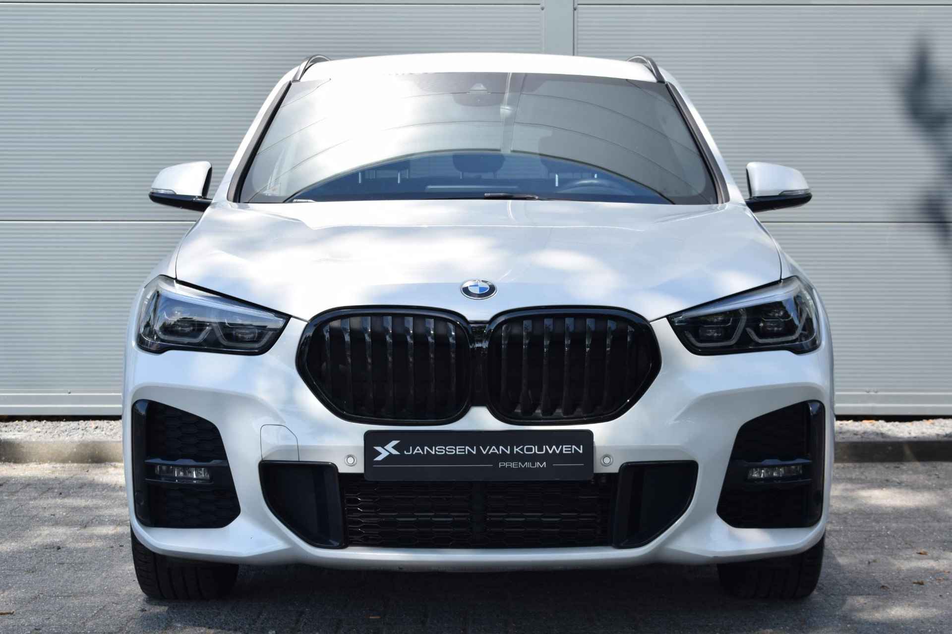 BMW X1 sDrive20i Business Edition M-Sport /  Navigatie / Head-Up - 2/66