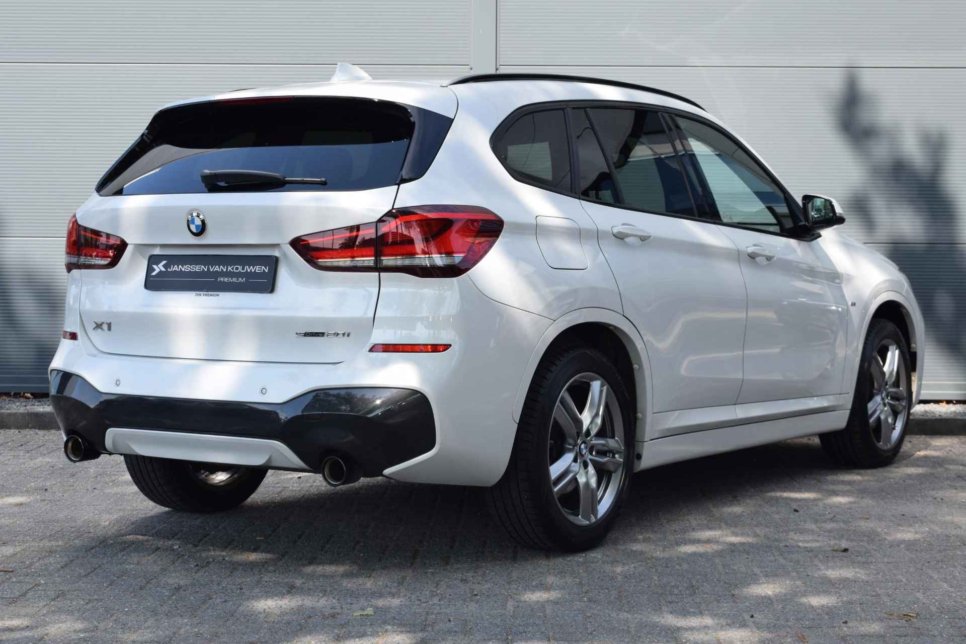 BMW X1 sDrive20i Business Edition M-Sport /  Navigatie / Head-Up - 6/66