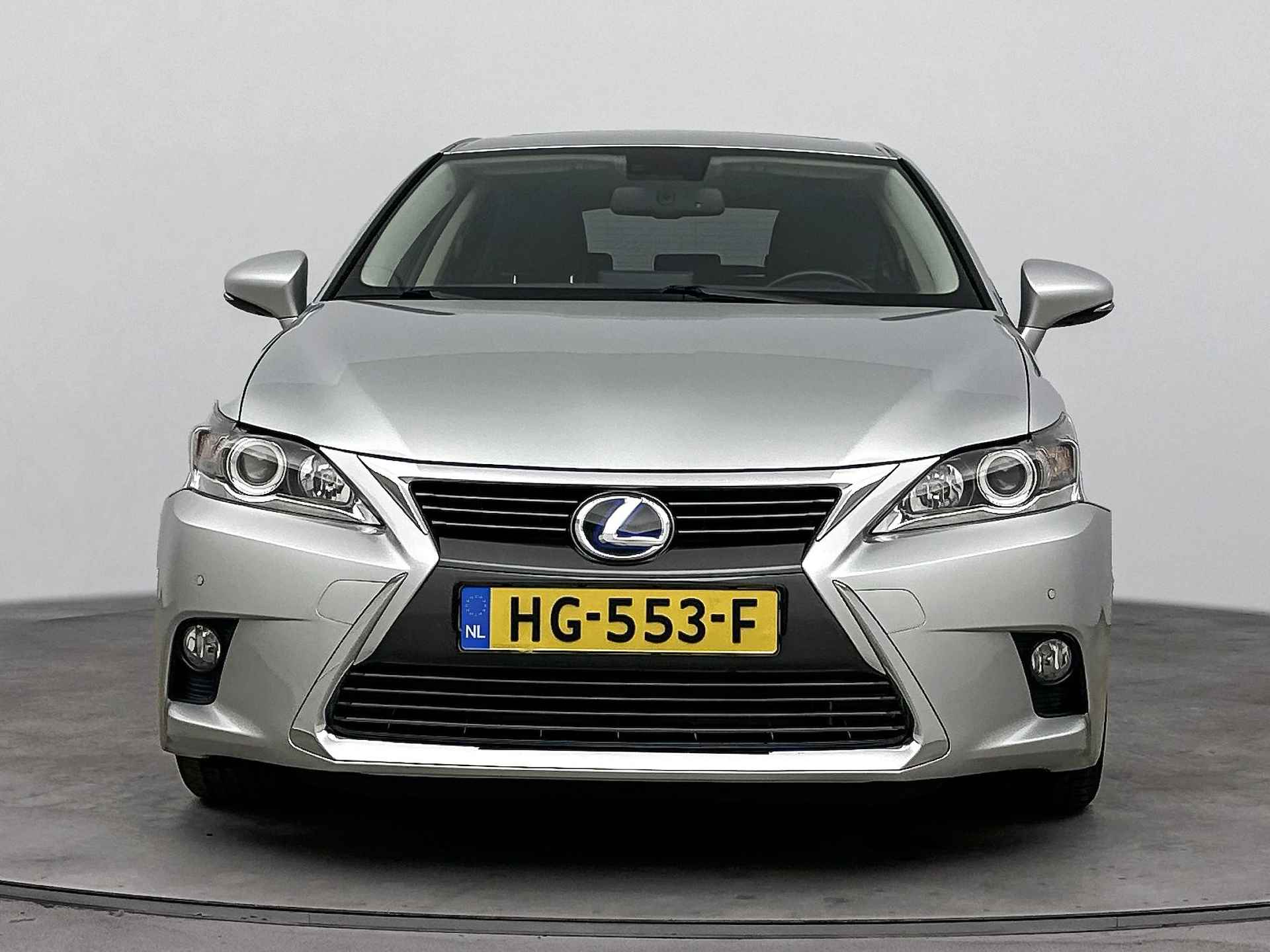 Lexus CT 200h 25th Edition | Elektrisch glazen schuif-/kanteldak | Stoelverwarming | 17 inch LM velgen | Navigatie | Camera | - 30/48