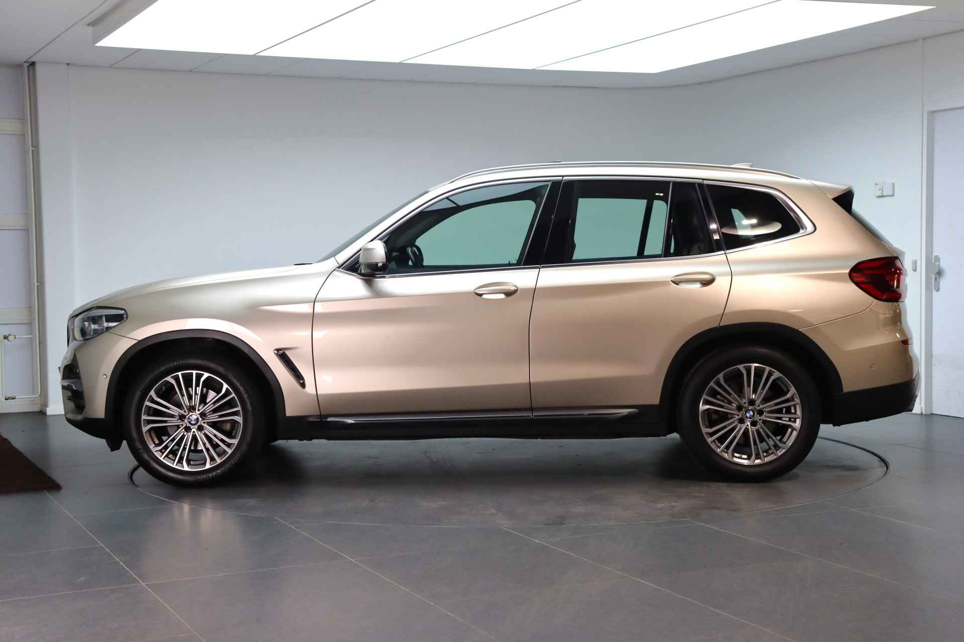 BMW X3 xDrive20i High Executive Luxury Line Automaat / Panoramadak / Sportstoelen / Stoelverwarming / Adaptieve LED / Parking Assistant / Head-Up / Live Cockpit Professional - 3/22