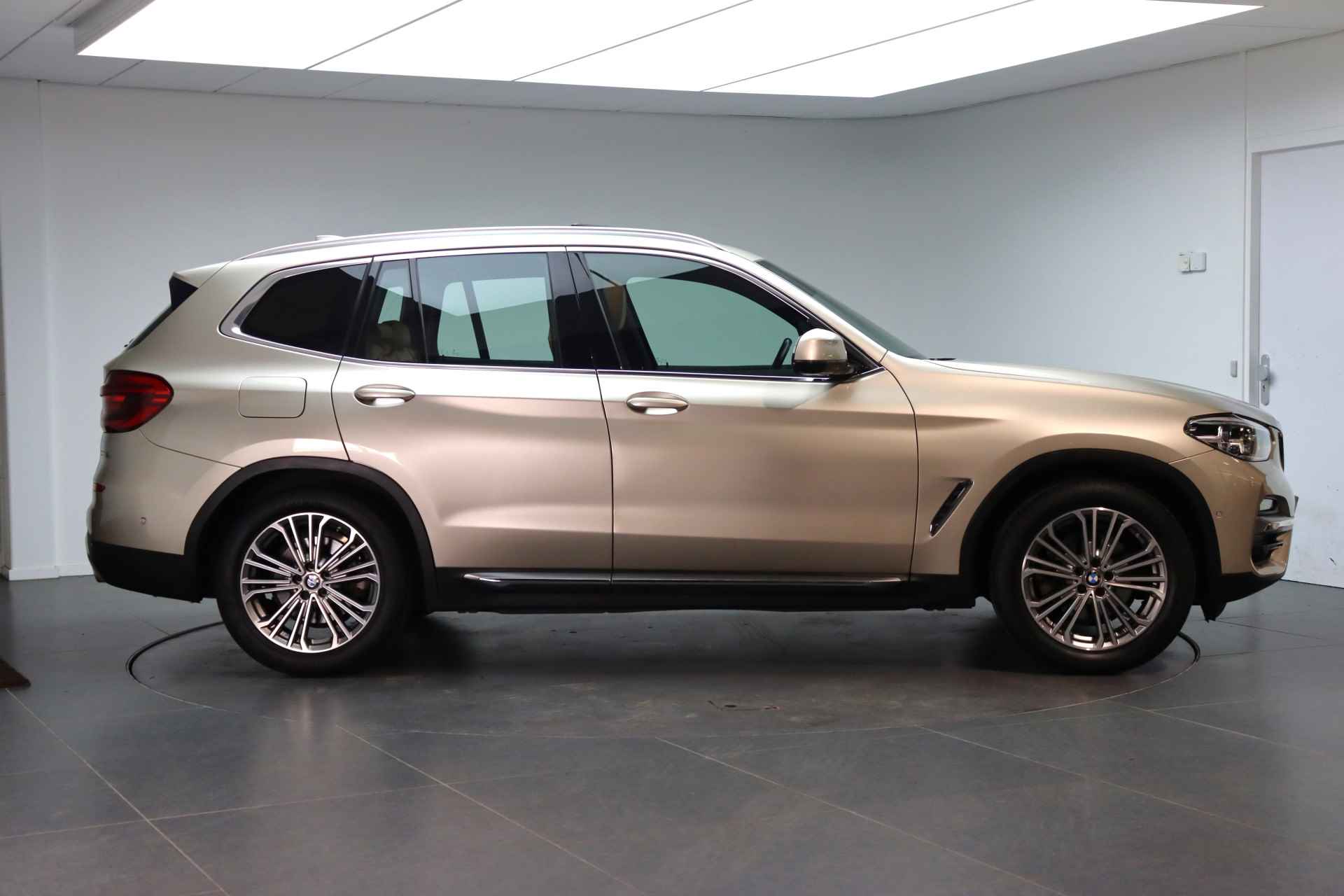 BMW X3 xDrive20i High Executive Luxury Line Automaat / Panoramadak / Sportstoelen / Stoelverwarming / Adaptieve LED / Parking Assistant / Head-Up / Live Cockpit Professional - 5/22