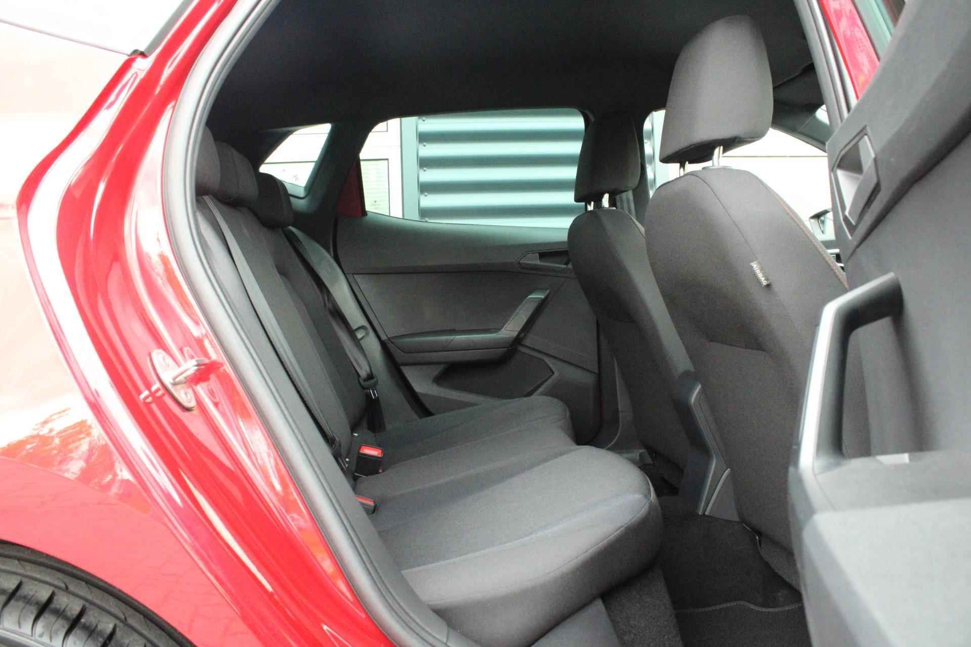 SEAT Ibiza 1.0 TSI 95pk FR Business Connect | Stoelverwarming | Parkeersensoren - 29/44