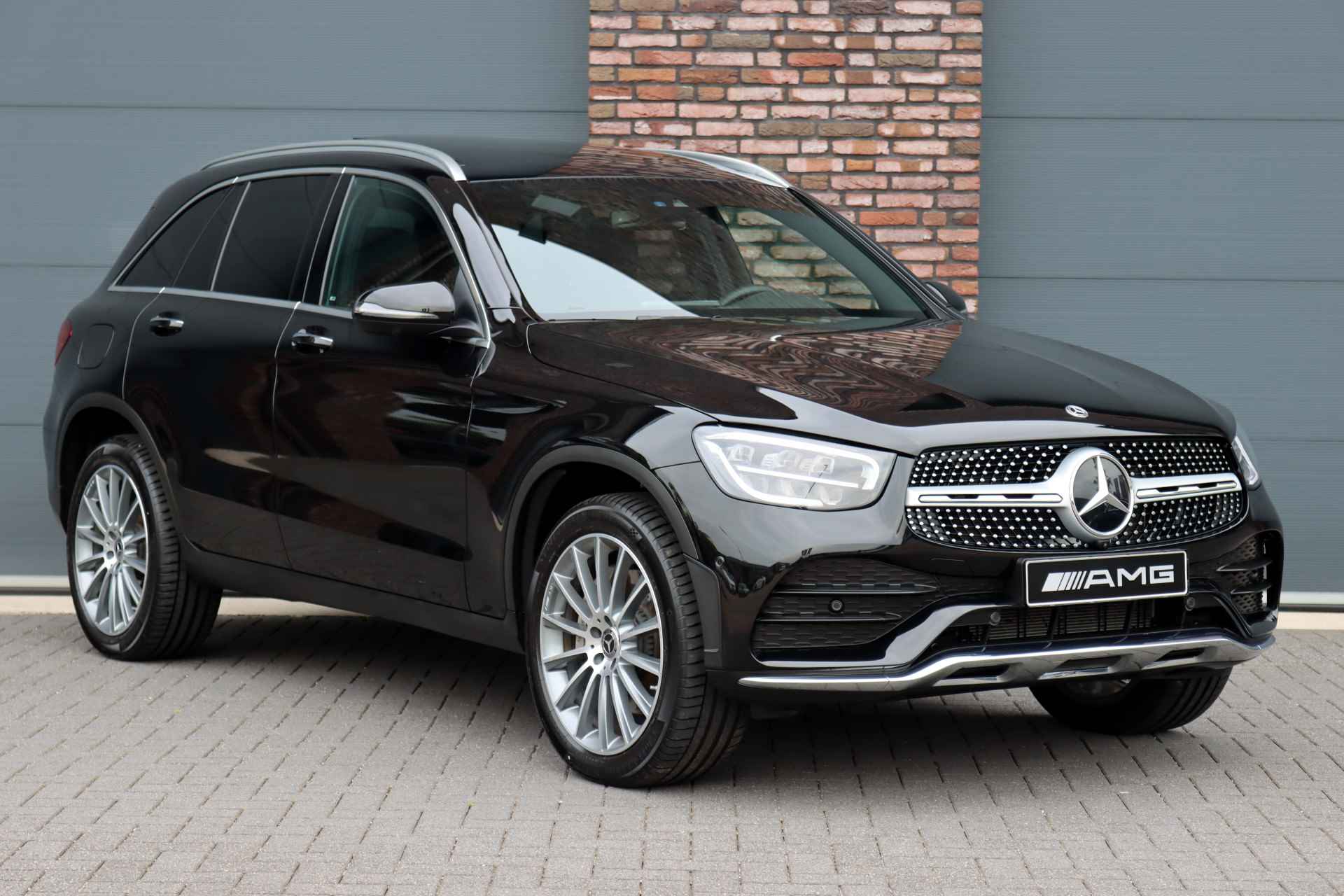 Mercedes-Benz GLC 300de 4-MATIC AMG Line Aut9 | Panoramadak | Distronic+ | Surround Camera | Keyless Go | DAB | Stoelverwarming | Sfeerverlichting | Parkeerassistent | - 4/45