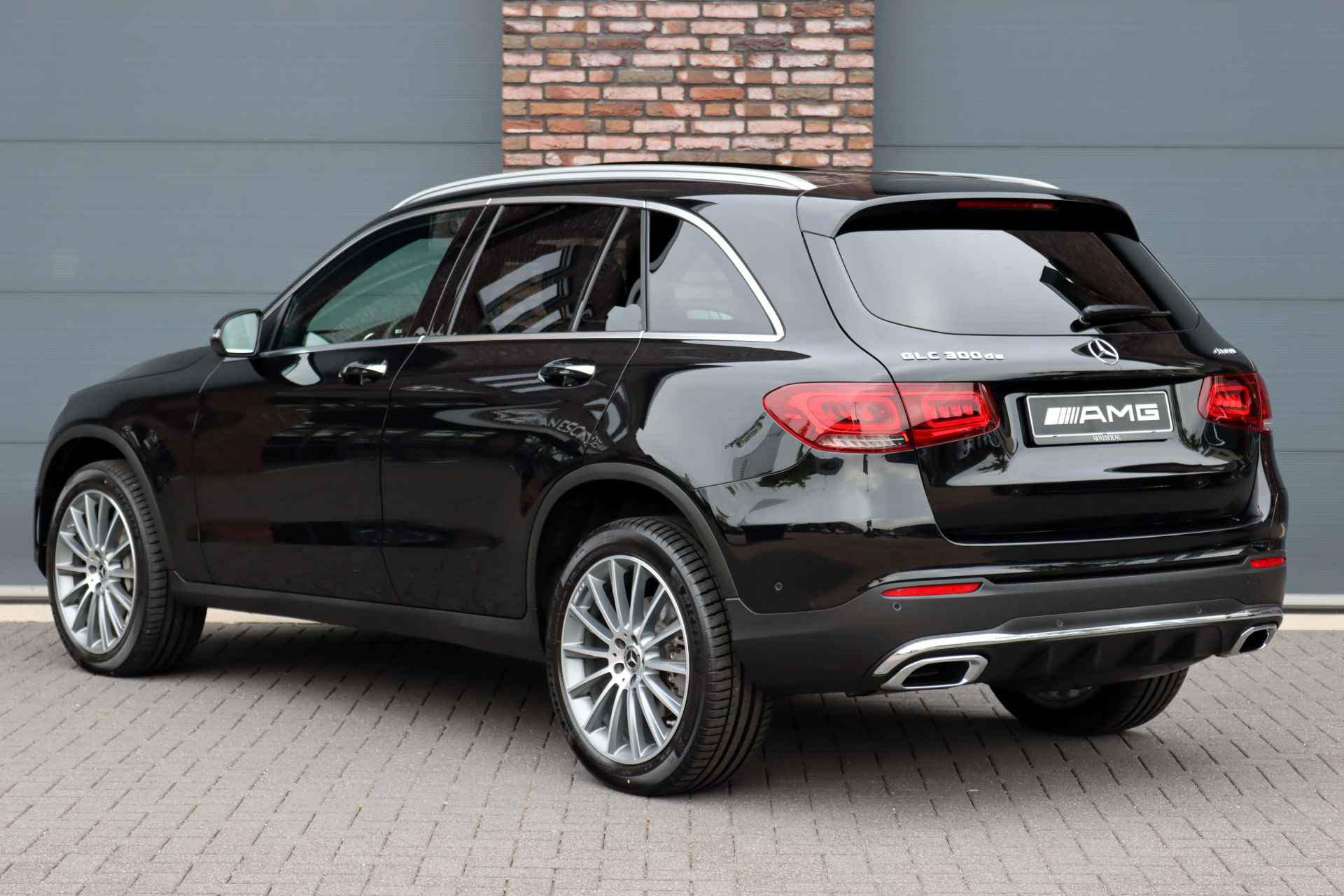 Mercedes-Benz GLC 300de 4-MATIC AMG Line Aut9 | Panoramadak | Distronic+ | Surround Camera | Keyless Go | DAB | Stoelverwarming | Sfeerverlichting | Parkeerassistent | - 6/45