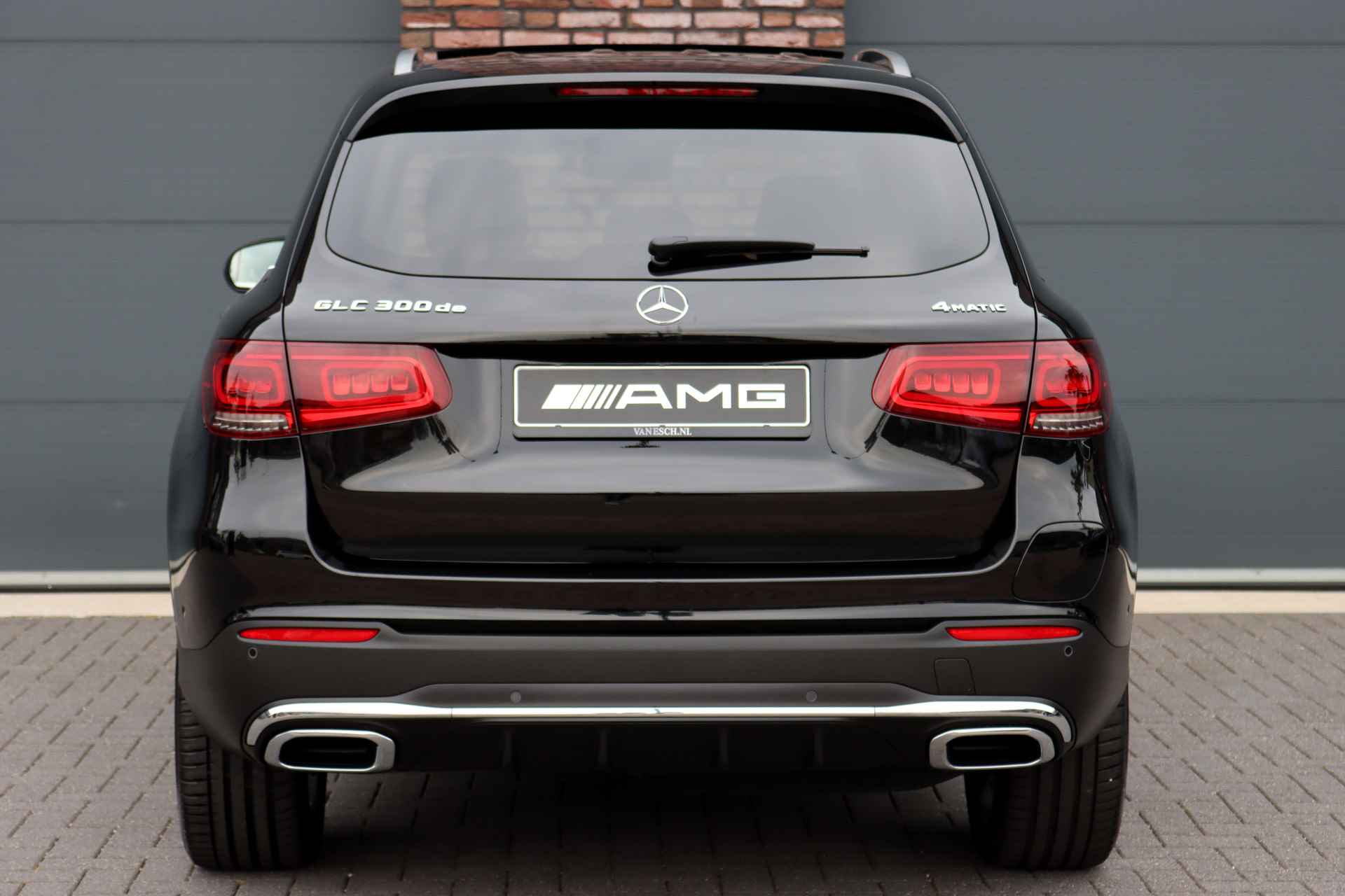 Mercedes-Benz GLC 300de 4-MATIC AMG Line Aut9 | Panoramadak | Distronic+ | Surround Camera | Keyless Go | DAB | Stoelverwarming | Sfeerverlichting | Parkeerassistent | - 16/45