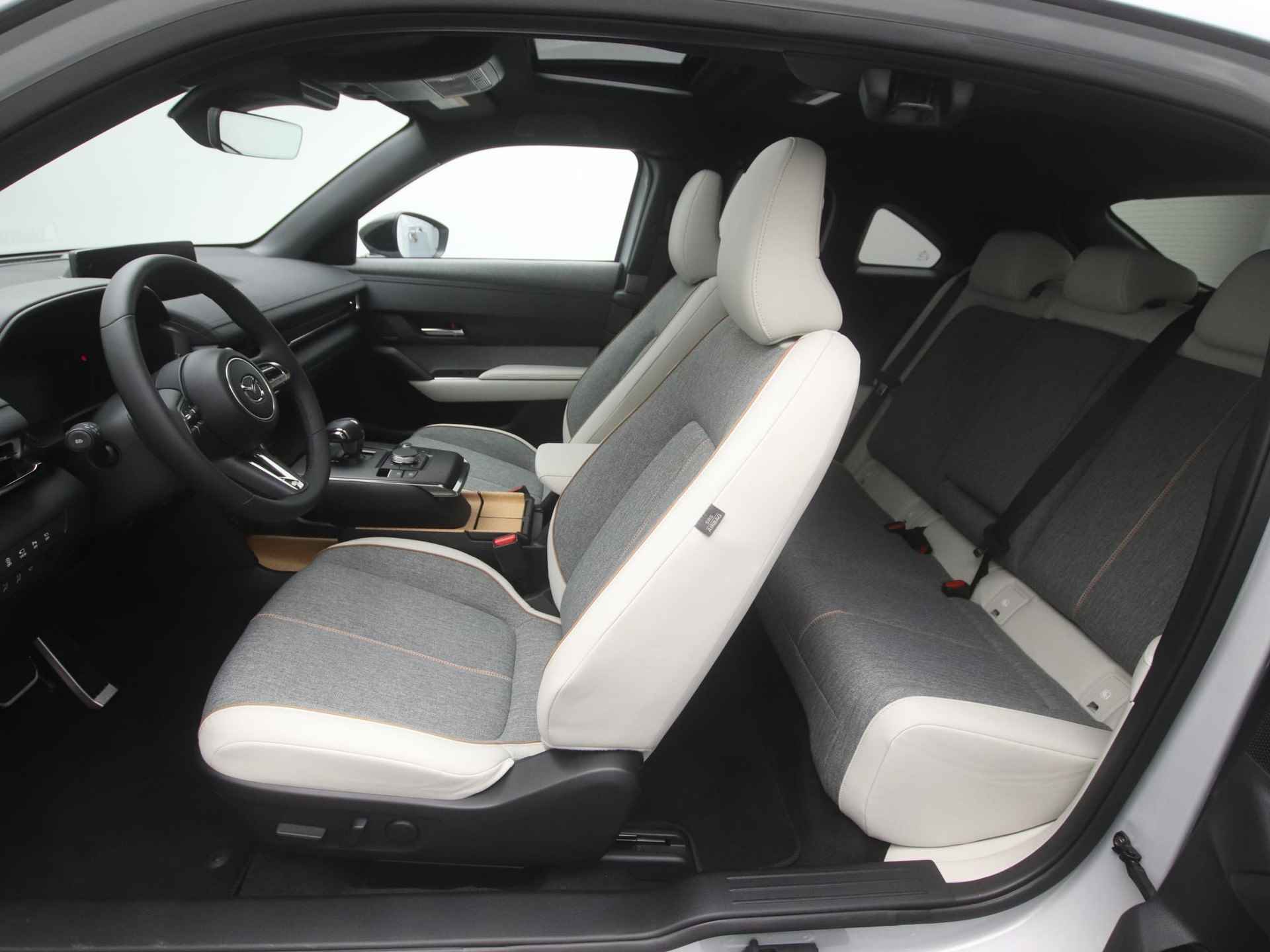 Mazda MX-30 e-SkyActiv EV Luxury : dealer onderhouden - 8% bijtelling tot 12-2025 | €2.000,- subsidie - 16/61