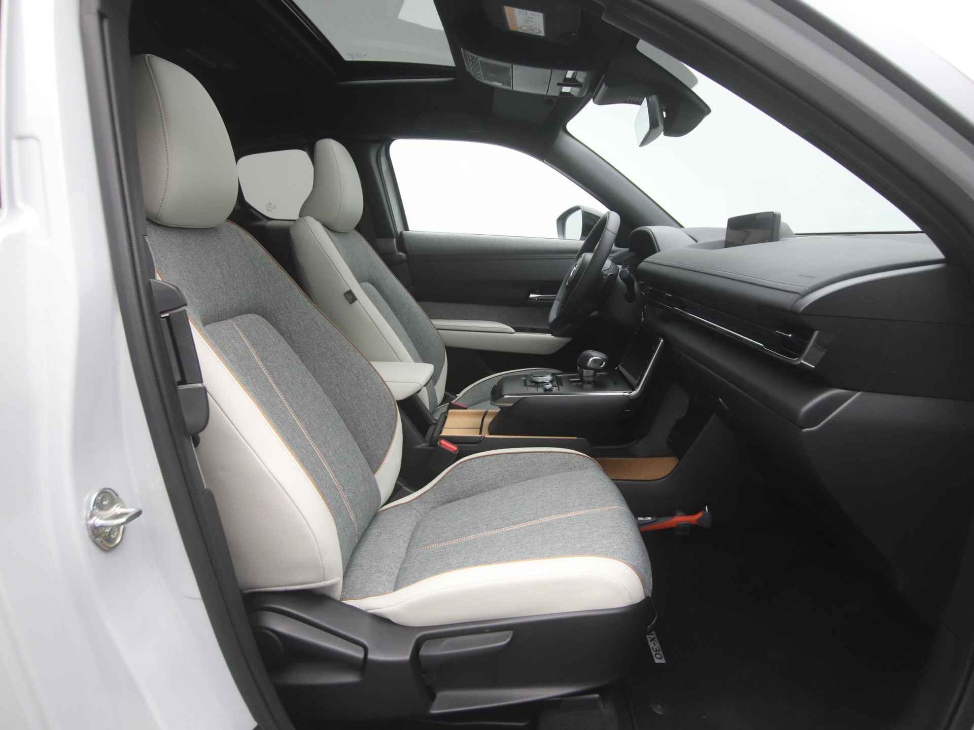 Mazda MX-30 e-SkyActiv EV Luxury : dealer onderhouden - 8% bijtelling tot 12-2025 | €2.000,- subsidie - 23/61