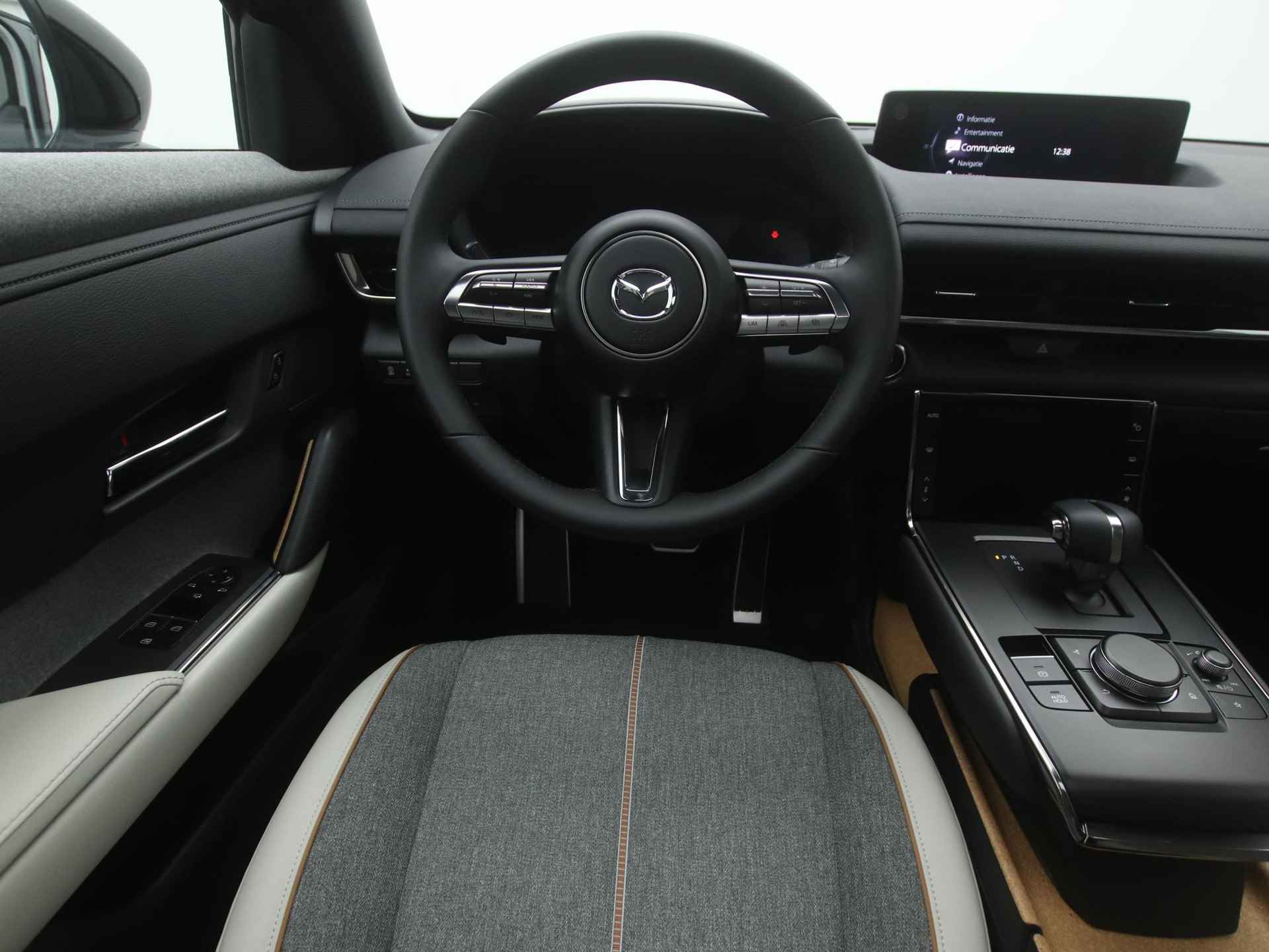 Mazda MX-30 e-SkyActiv EV Luxury : dealer onderhouden - 8% bijtelling tot 12-2025 | €2.000,- subsidie - 25/61