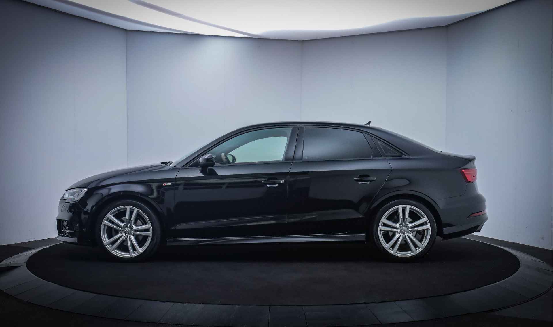 Audi A3 Limousine 30TFSI S-Tr S-LINE Edition FULL LED/NAVI/CLIMA/CRUISE/LMV 18''/PDC V+A - 10/22