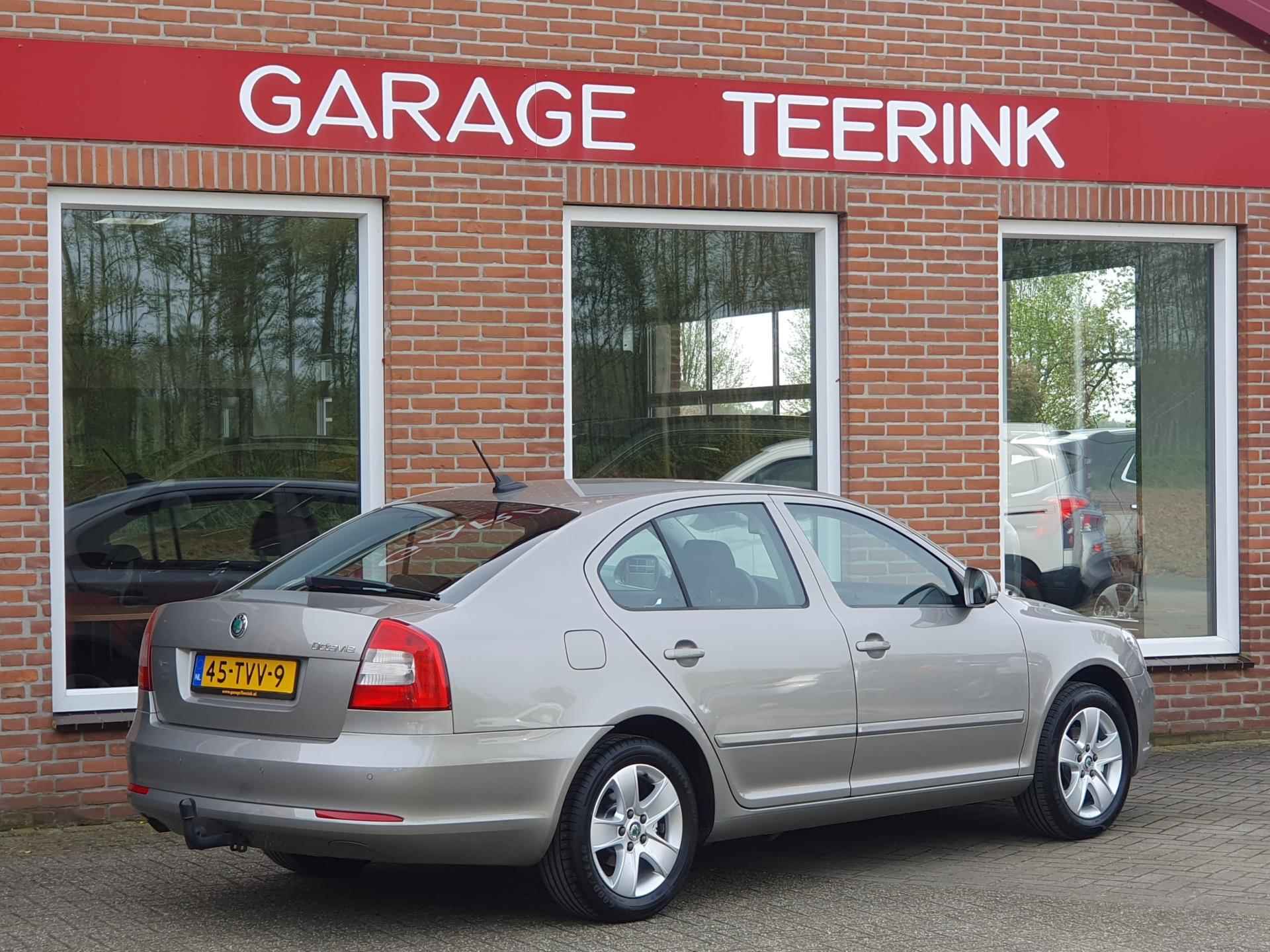 Skoda Octavia 1.2 TSI Elegance 105Pk 5drs clima, cruise, lmv, pdc, trekhaak RIJKLAAR - 4/17