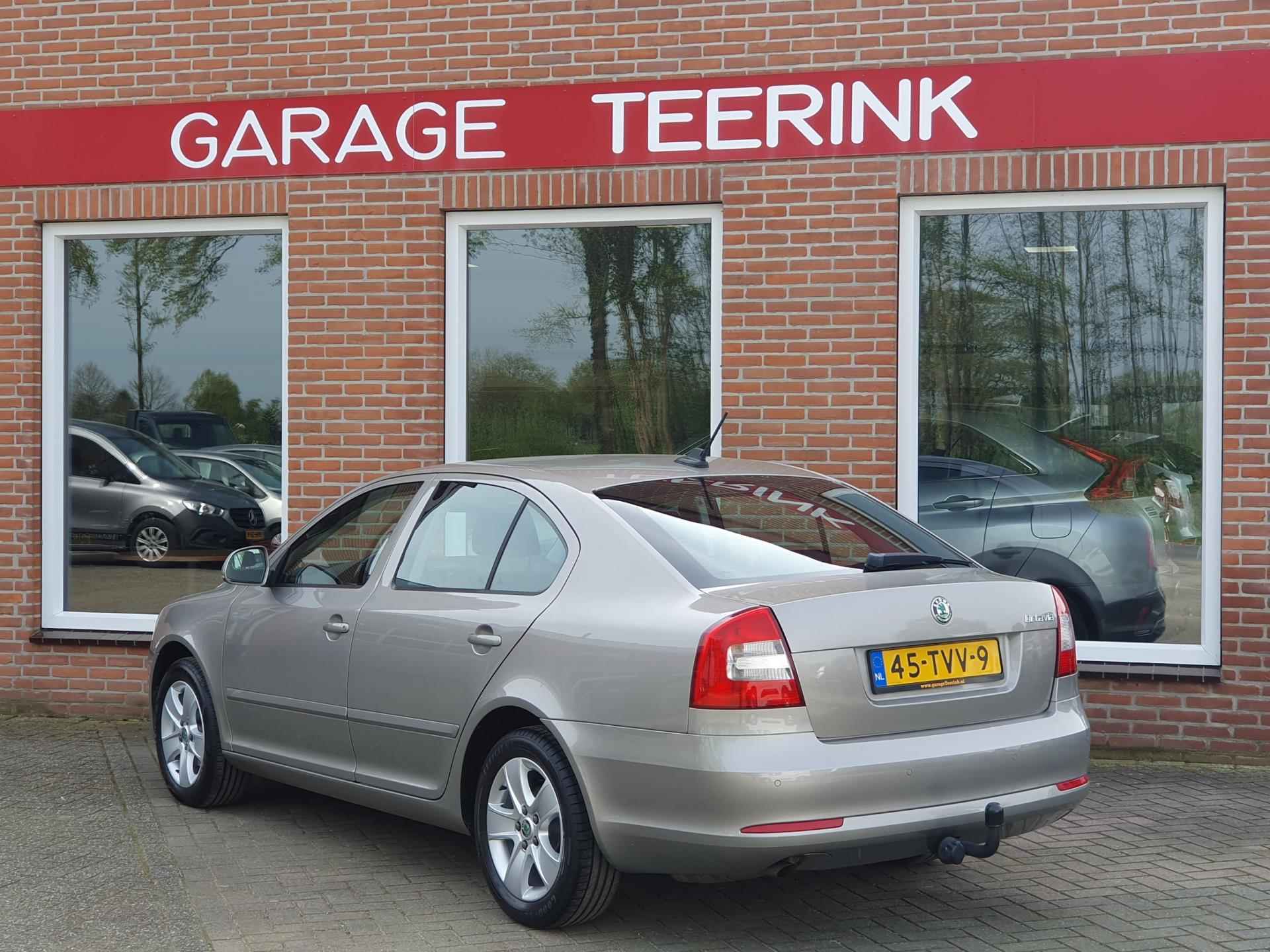 Skoda Octavia 1.2 TSI Elegance 105Pk 5drs clima, cruise, lmv, pdc, trekhaak RIJKLAAR - 5/17