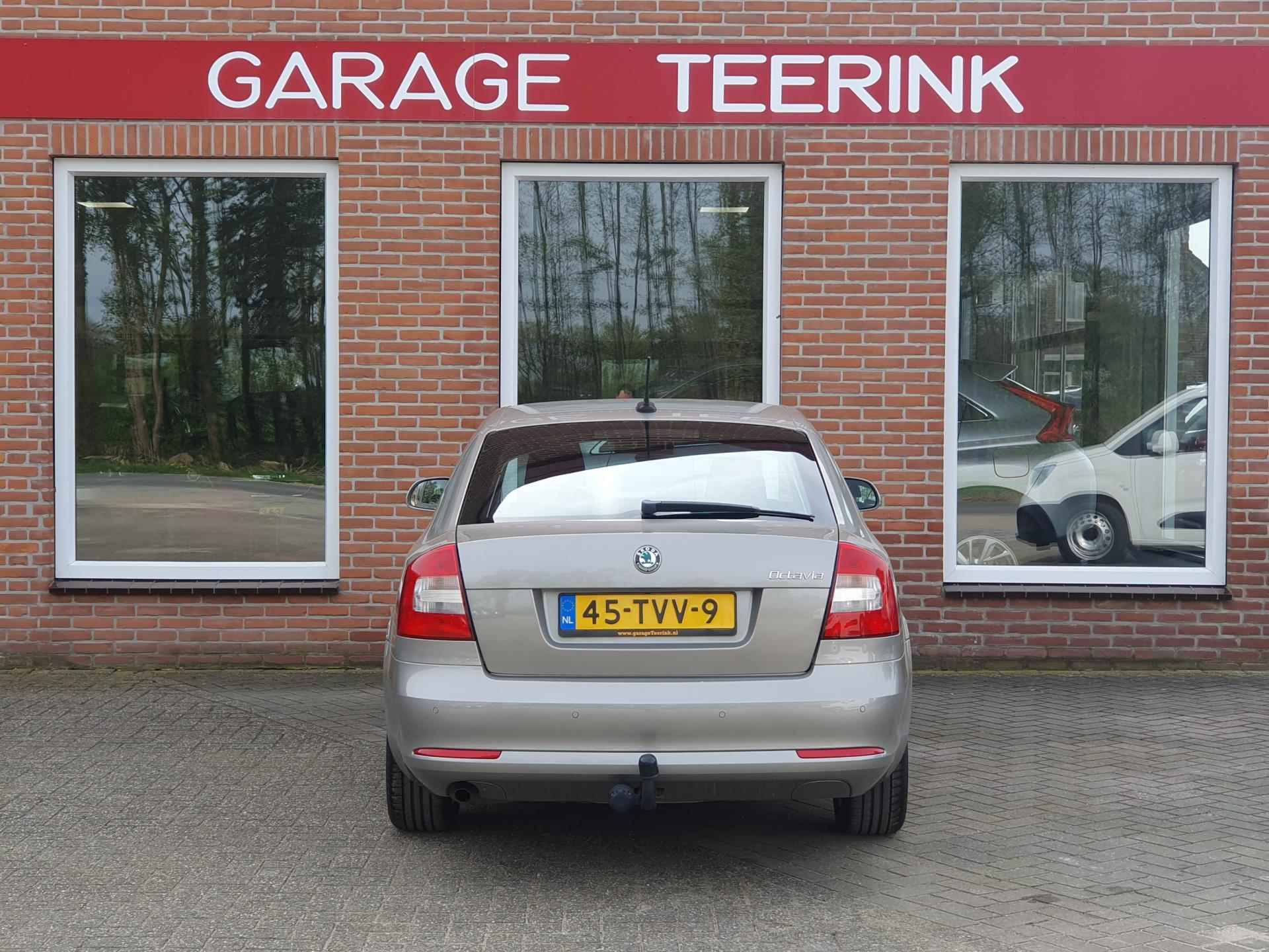 Skoda Octavia 1.2 TSI Elegance 105Pk 5drs clima, cruise, lmv, pdc, trekhaak RIJKLAAR - 16/17